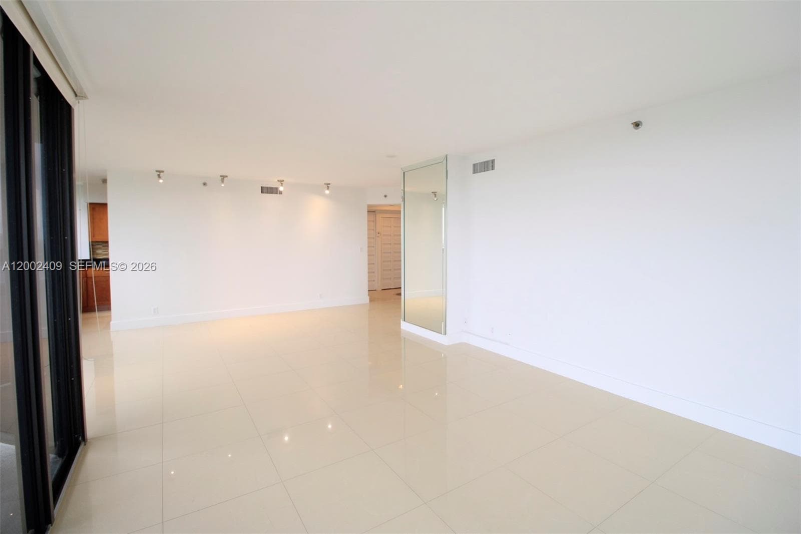 20185 E Country Club Dr 1105 photo 13