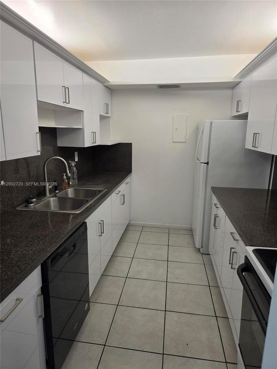 7933 West Dr 404 photo 9