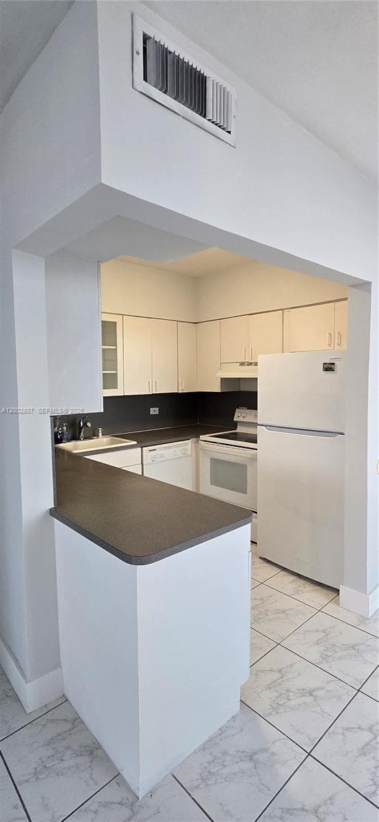 7441 Wayne Ave 11A photo 17
