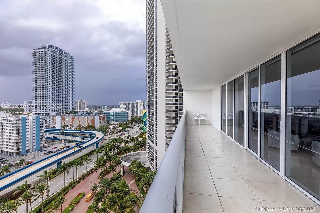 1830 S Ocean Dr 1606 photo 2