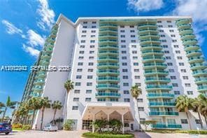 19380 Collins Ave 818 photo 15