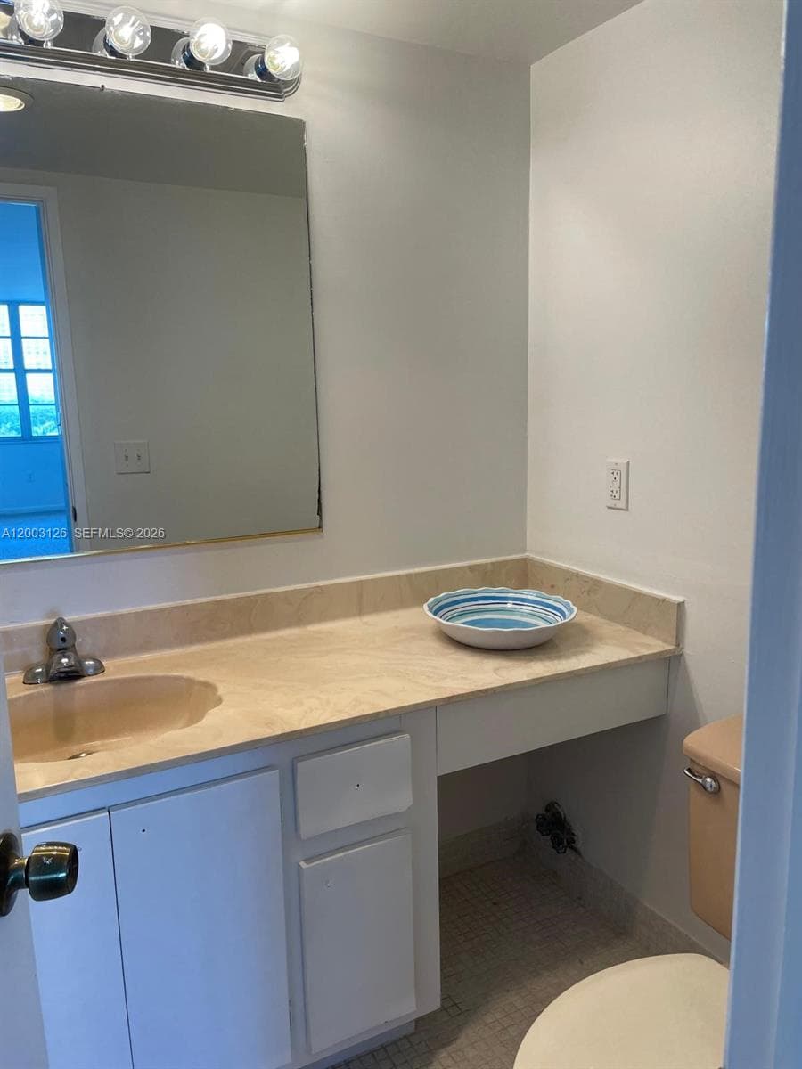 2851 NE 183rd St 509E photo 2