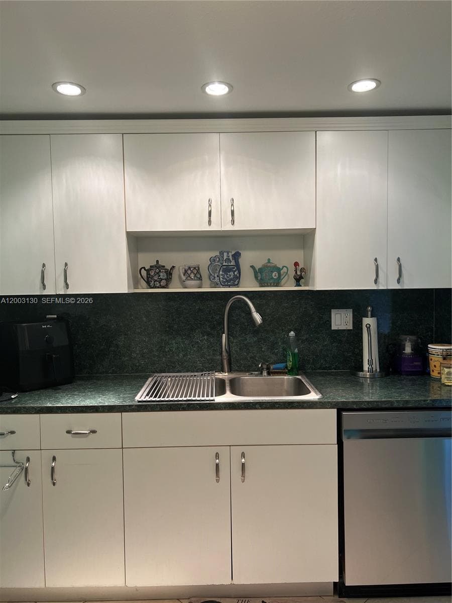8335 SW 72nd Ave 212D photo 16