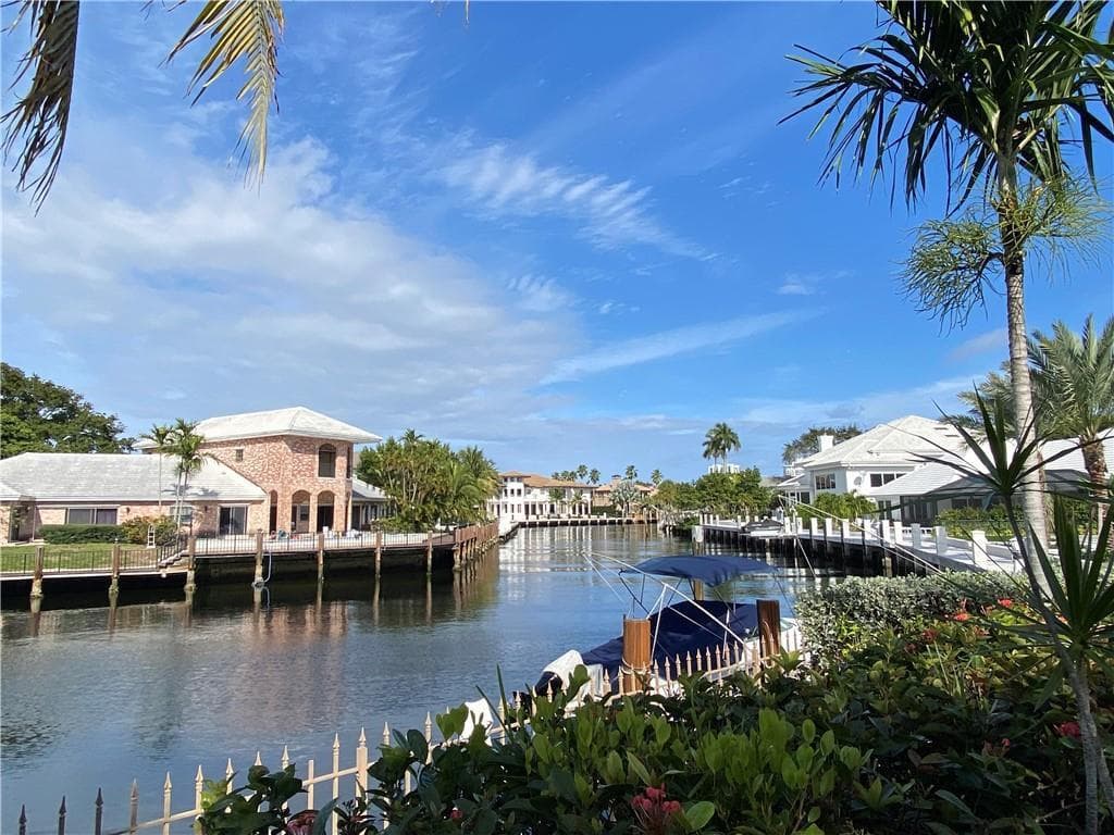 71 Bay Colony Drive photo 2