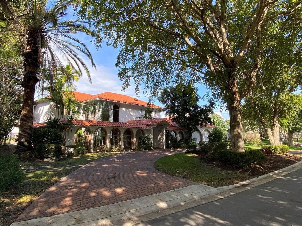 71 Bay Colony Drive photo 1