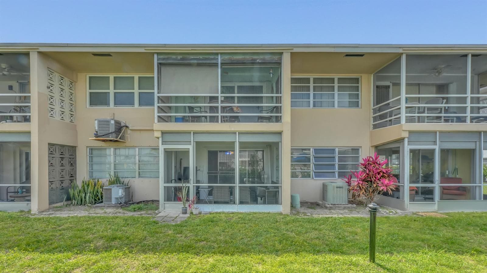 298 SE 6th Avenue #2 4