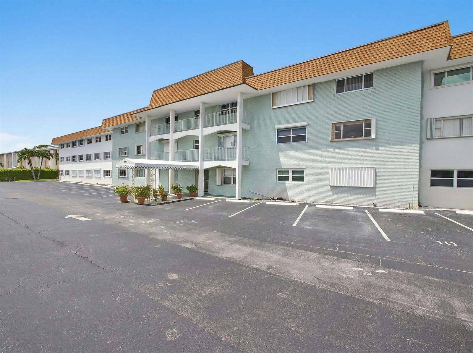 111 Shore Court ##206 3