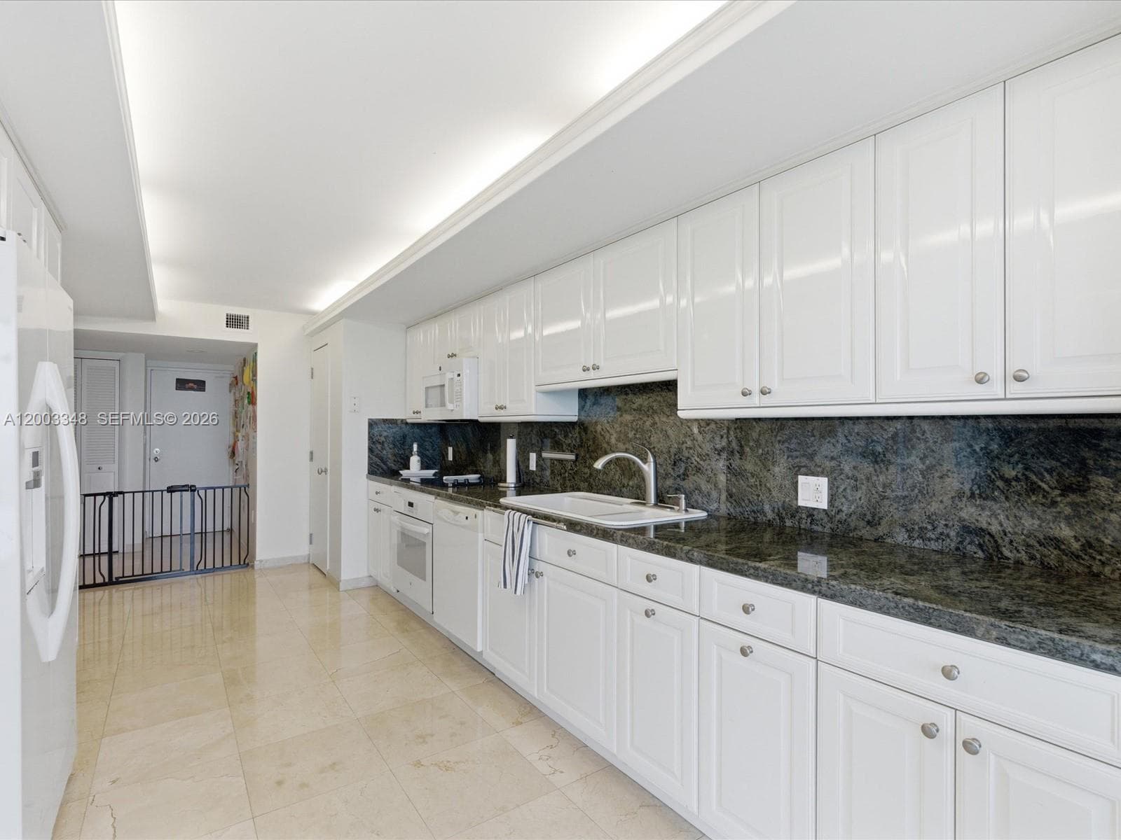 600 Grapetree Dr 10BN photo 25