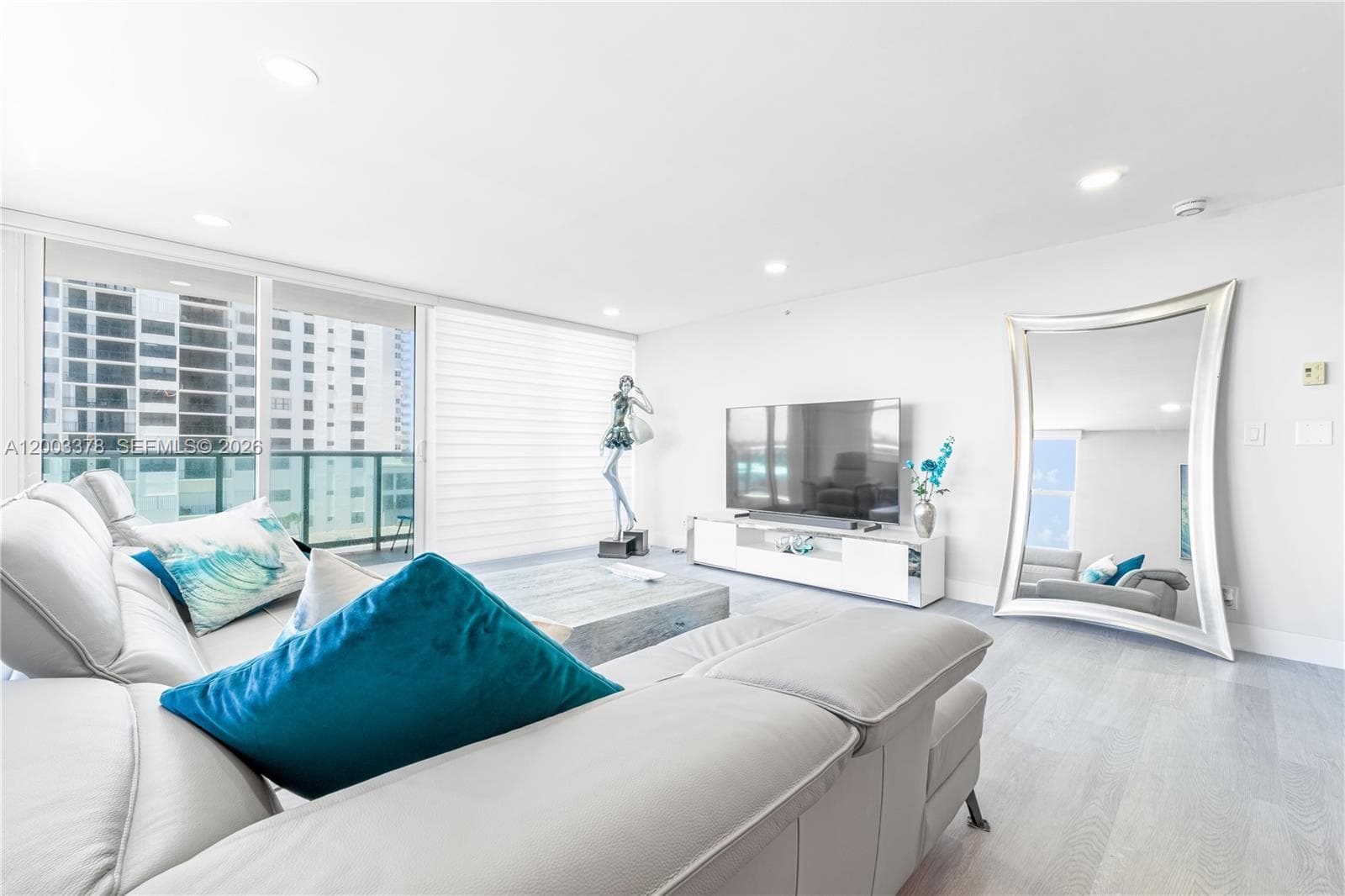 2501 Ocean Dr 4
