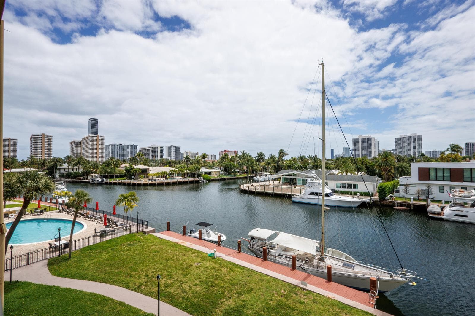 301 Golden Isles Drive #412 5
