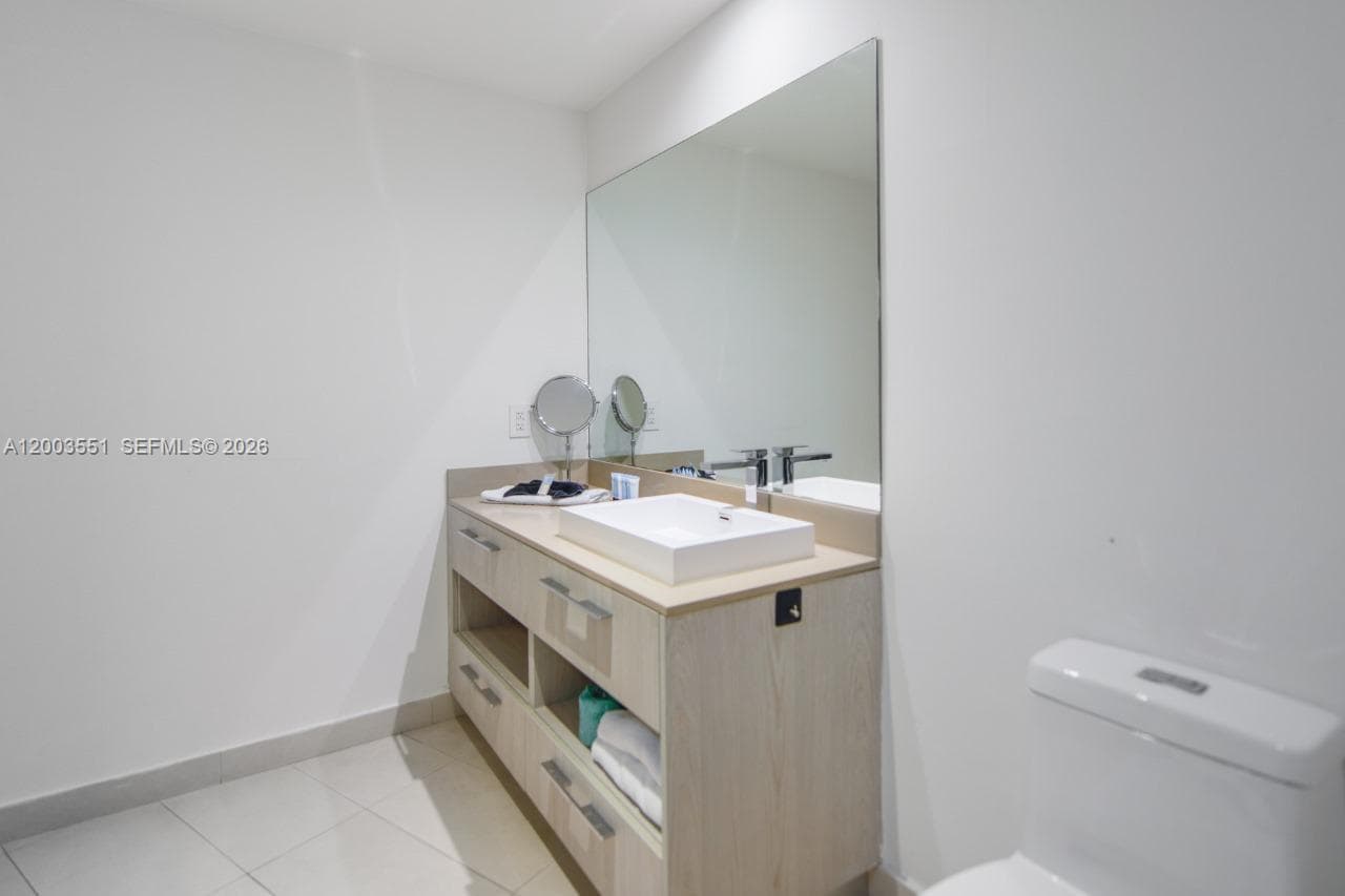 4111 Ocean Dr 2207 photo 21