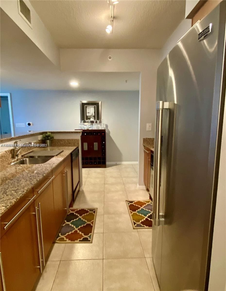 2080 Ocean Dr 707 photo 10