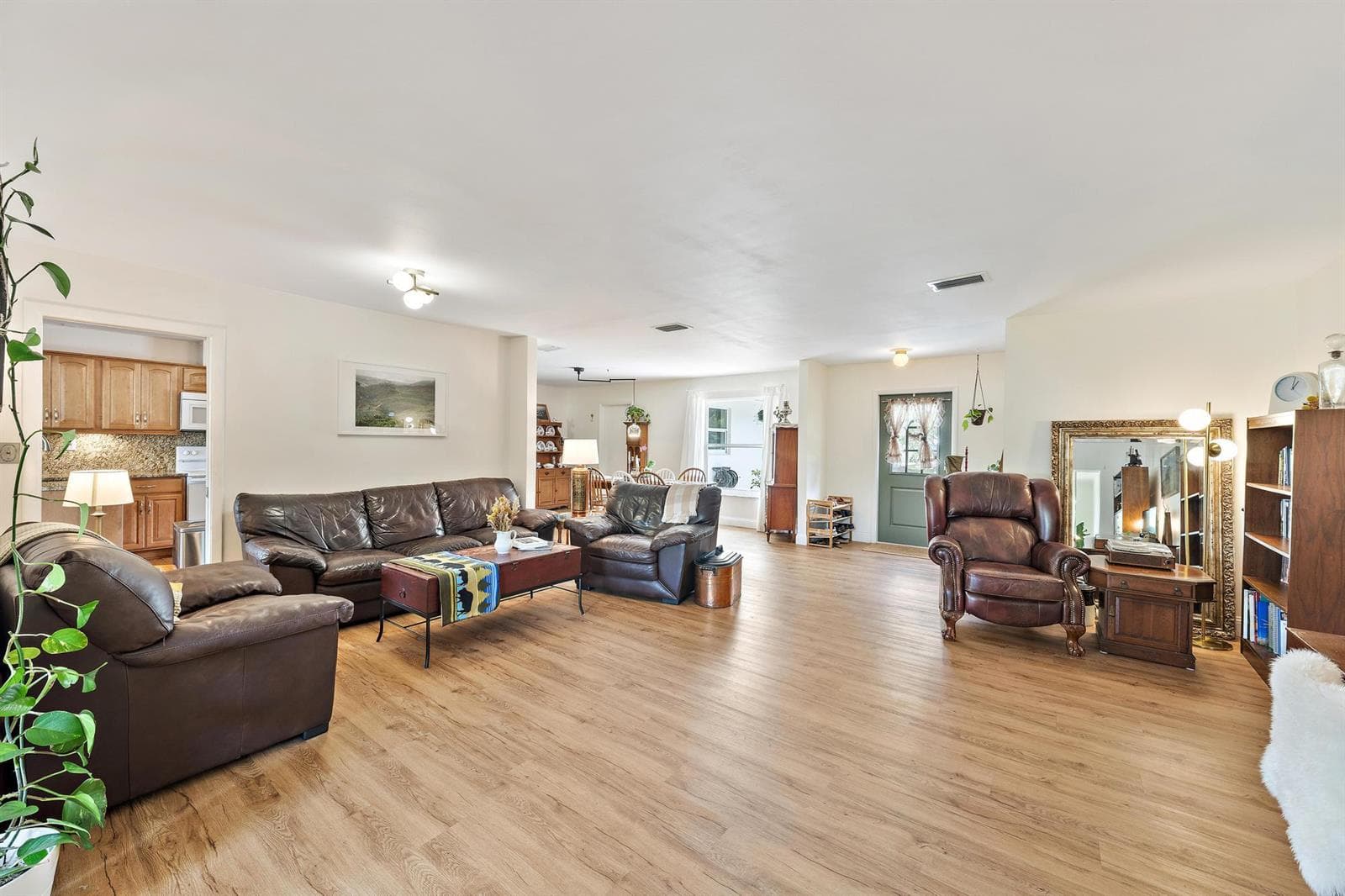 9831 Hyacinth Circle S 4