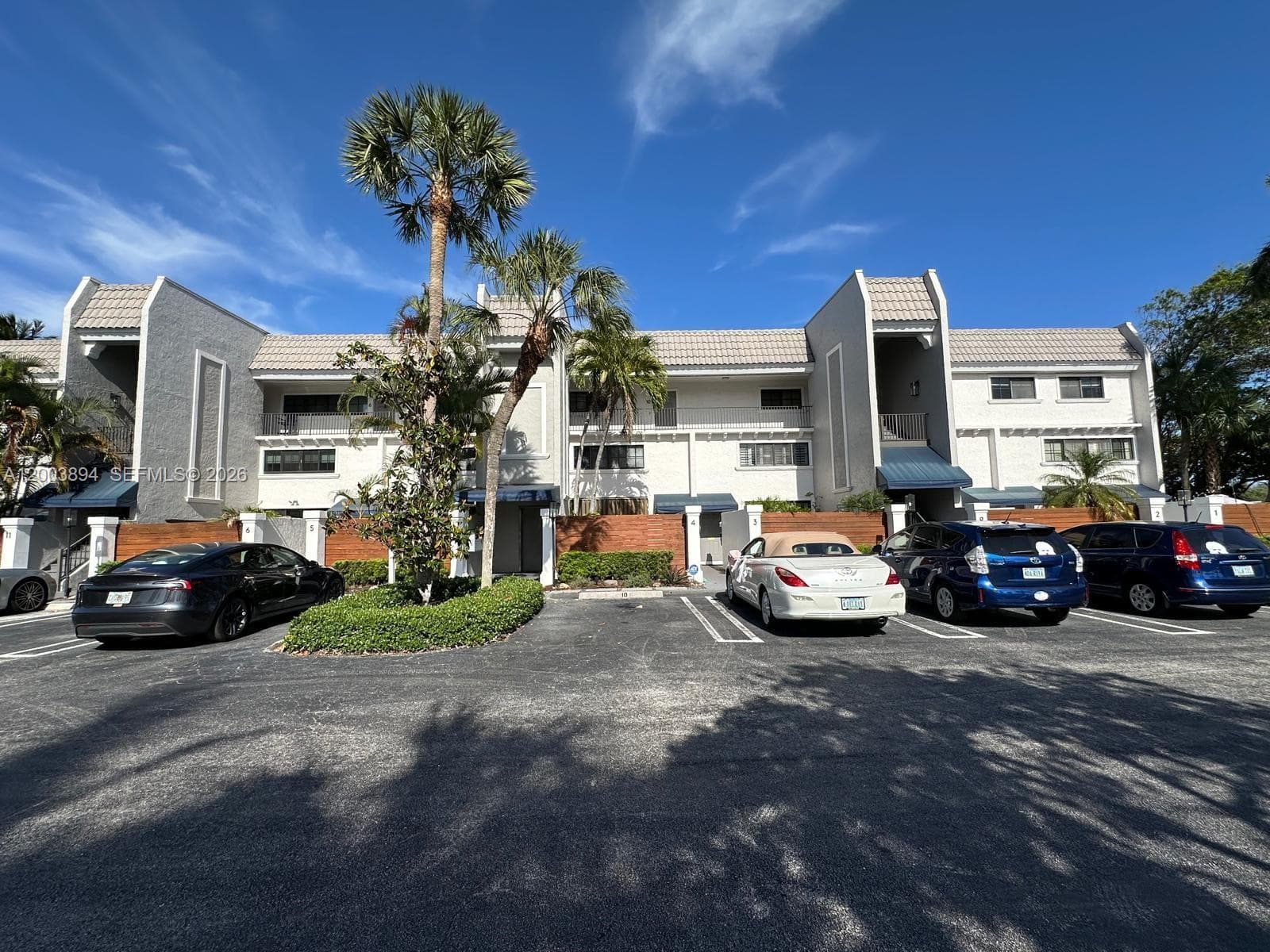 801 Palm Trl 1