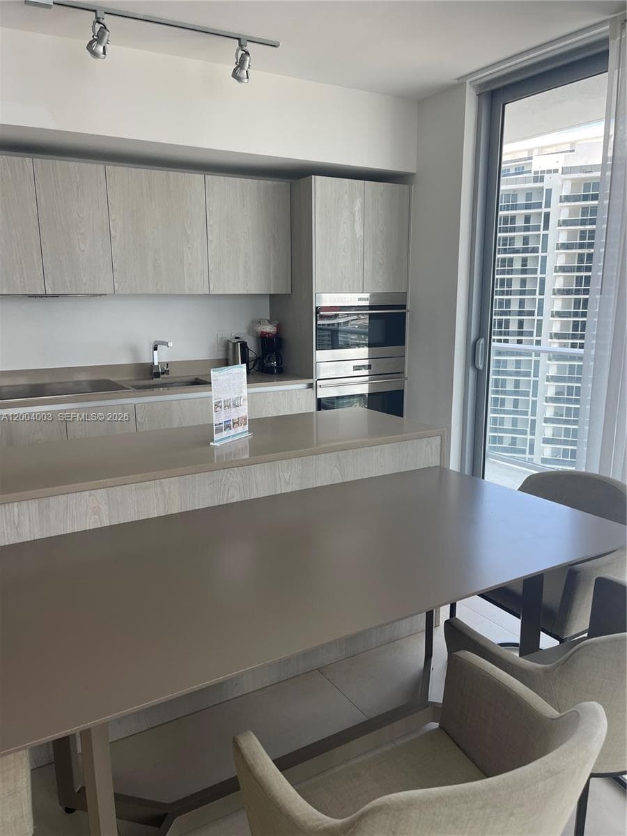 4111 Ocean Dr 3411 photo 6