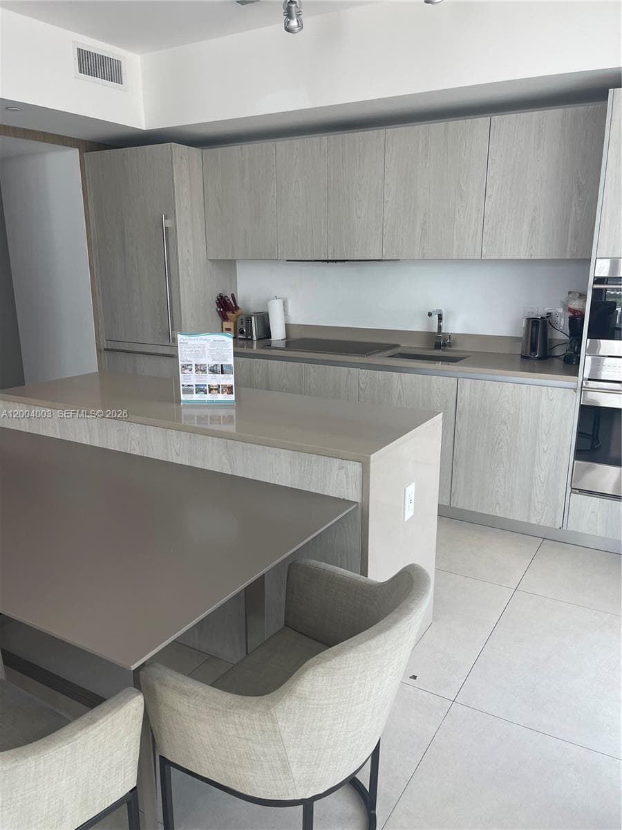 4111 Ocean Dr 3411 photo 7