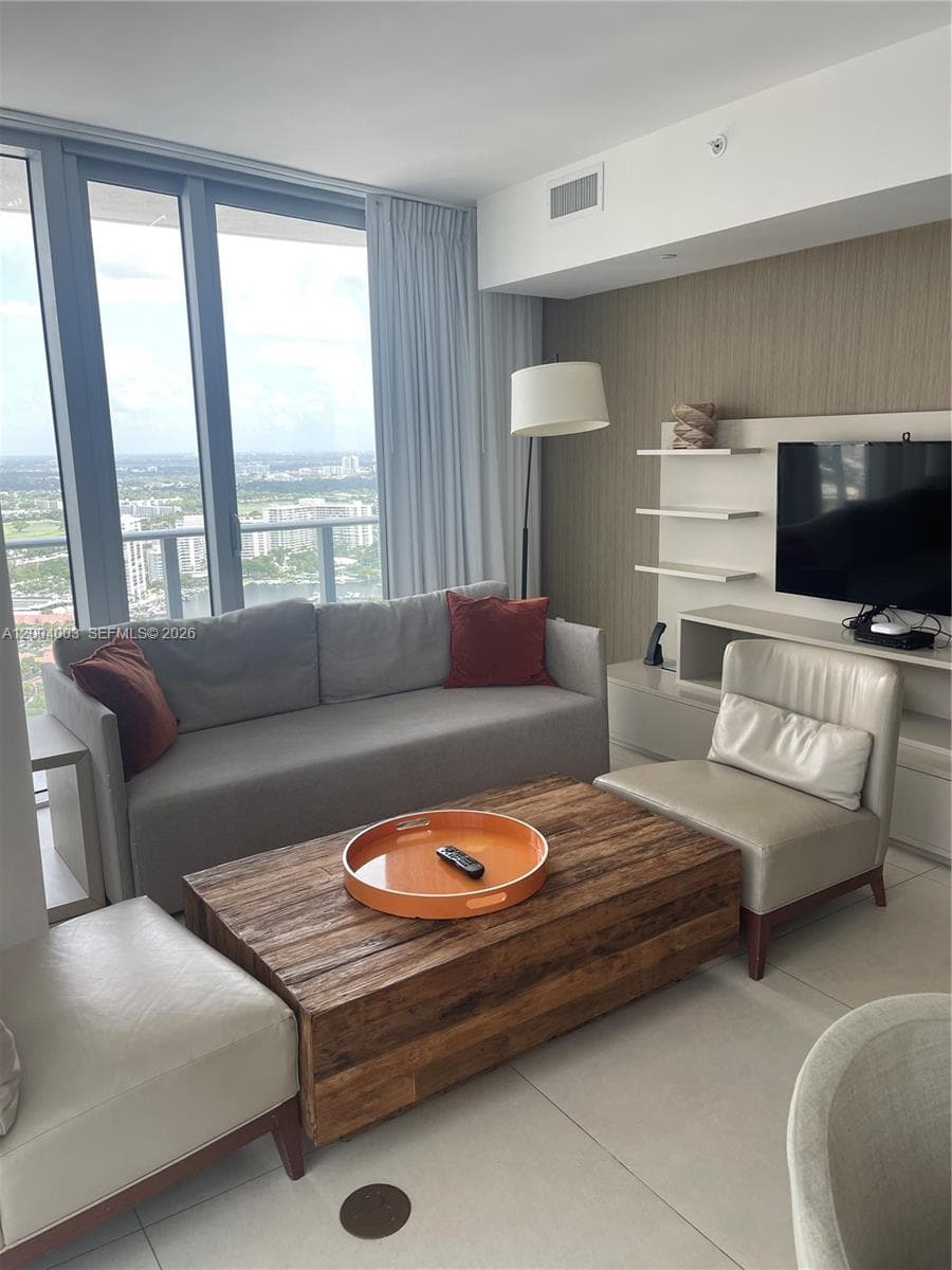 4111 Ocean Dr 3