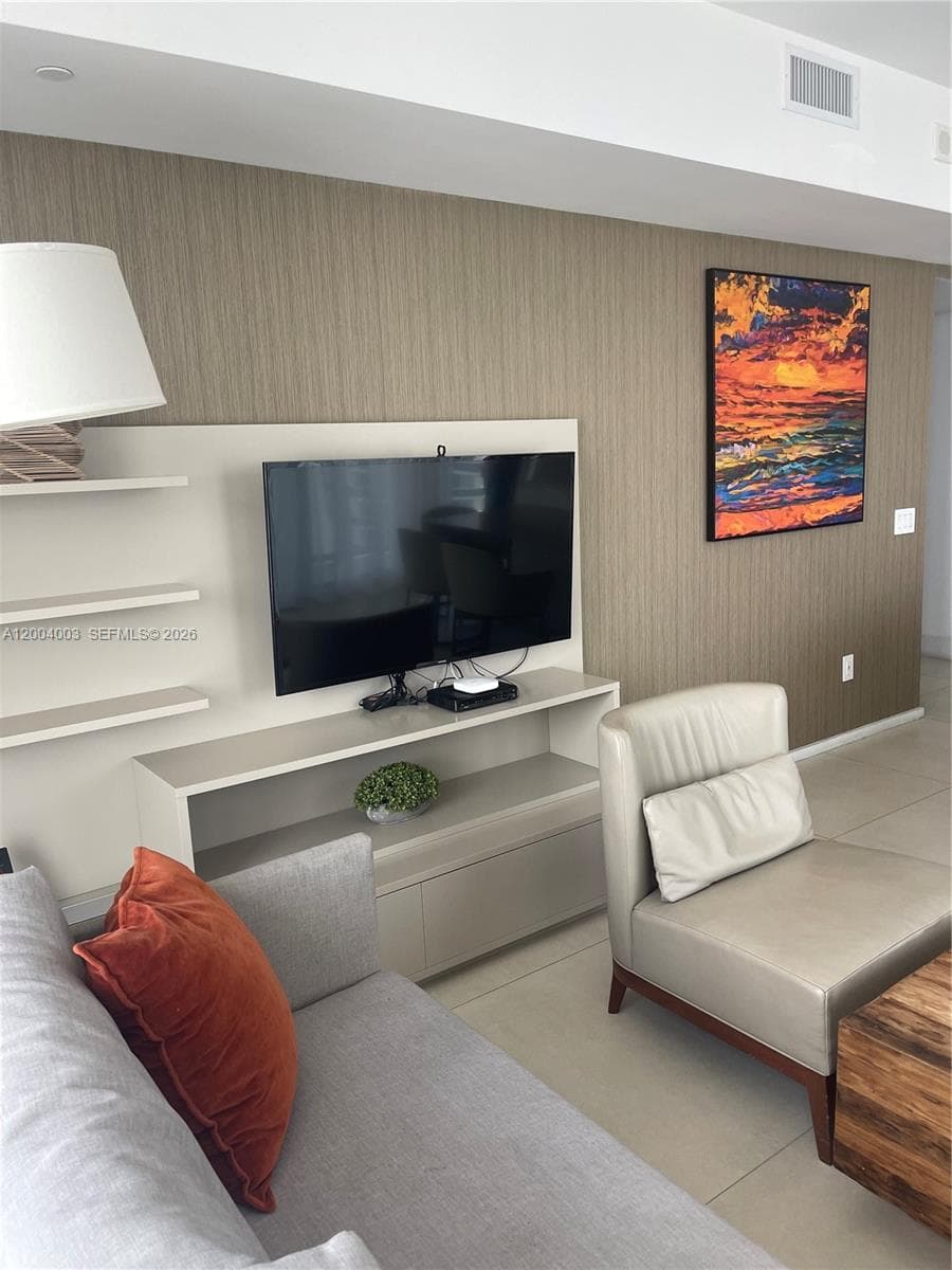 4111 Ocean Dr 4