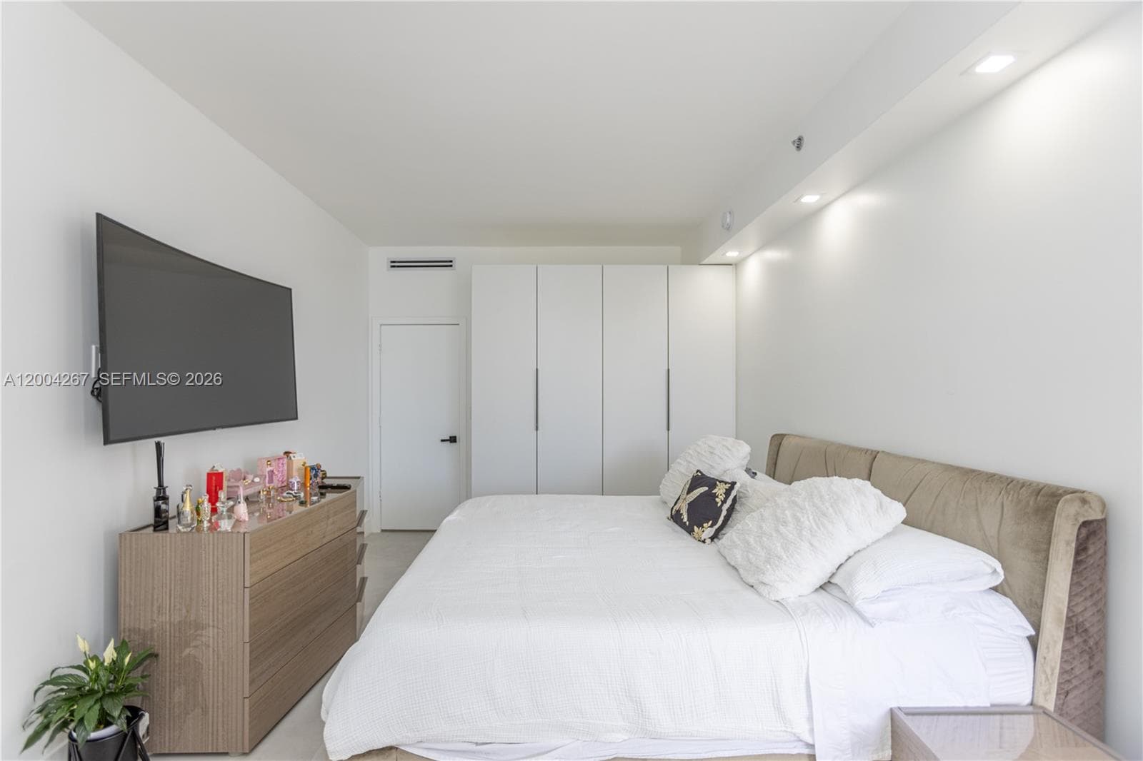 20191 E Country Club Dr TH9 photo 18