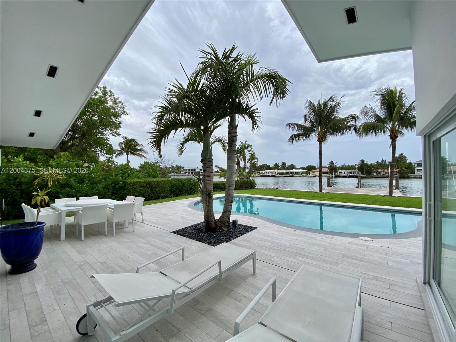 265 Shore Dr photo 4