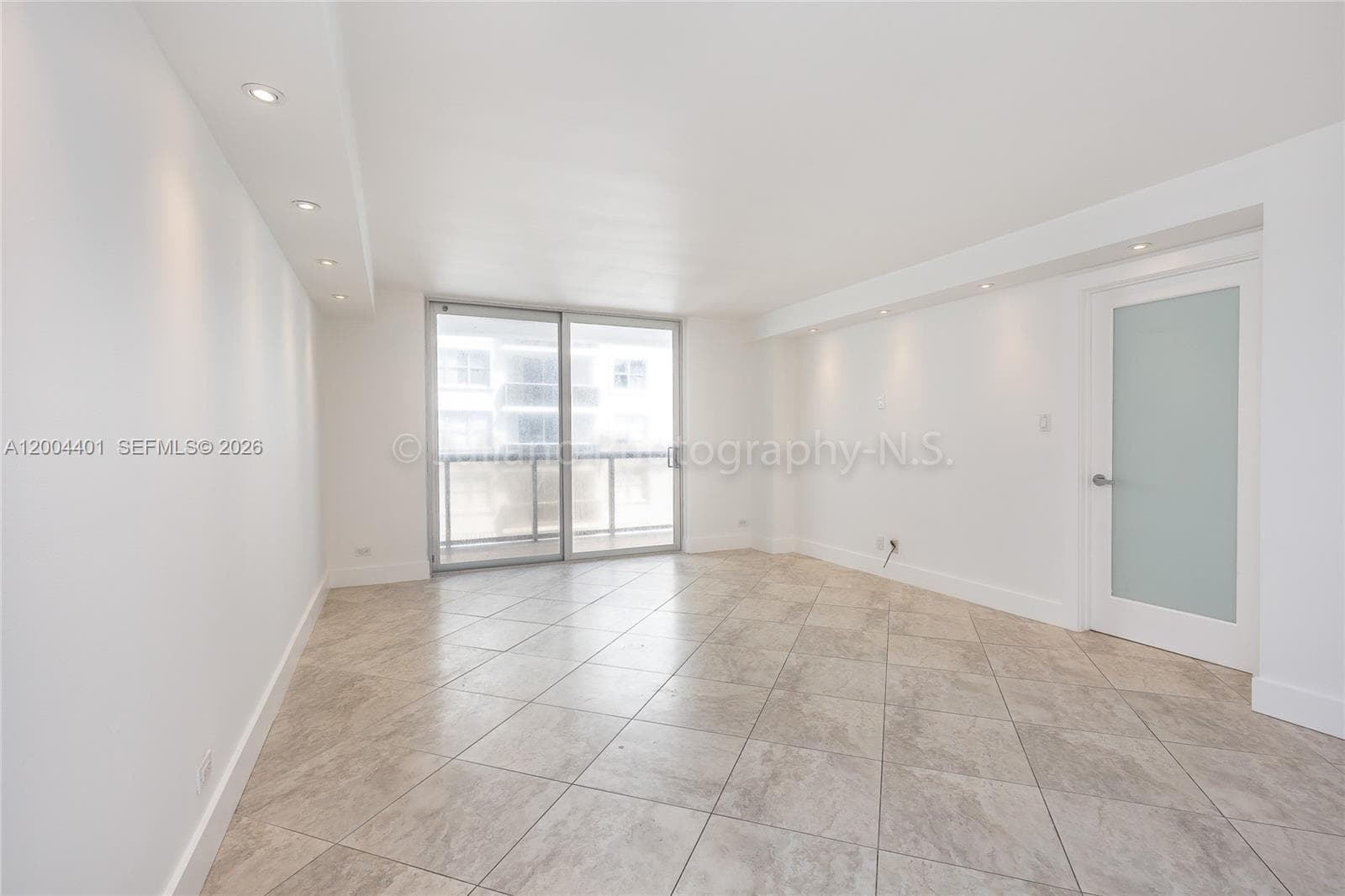 6039 Collins Ave 1415 photo 4