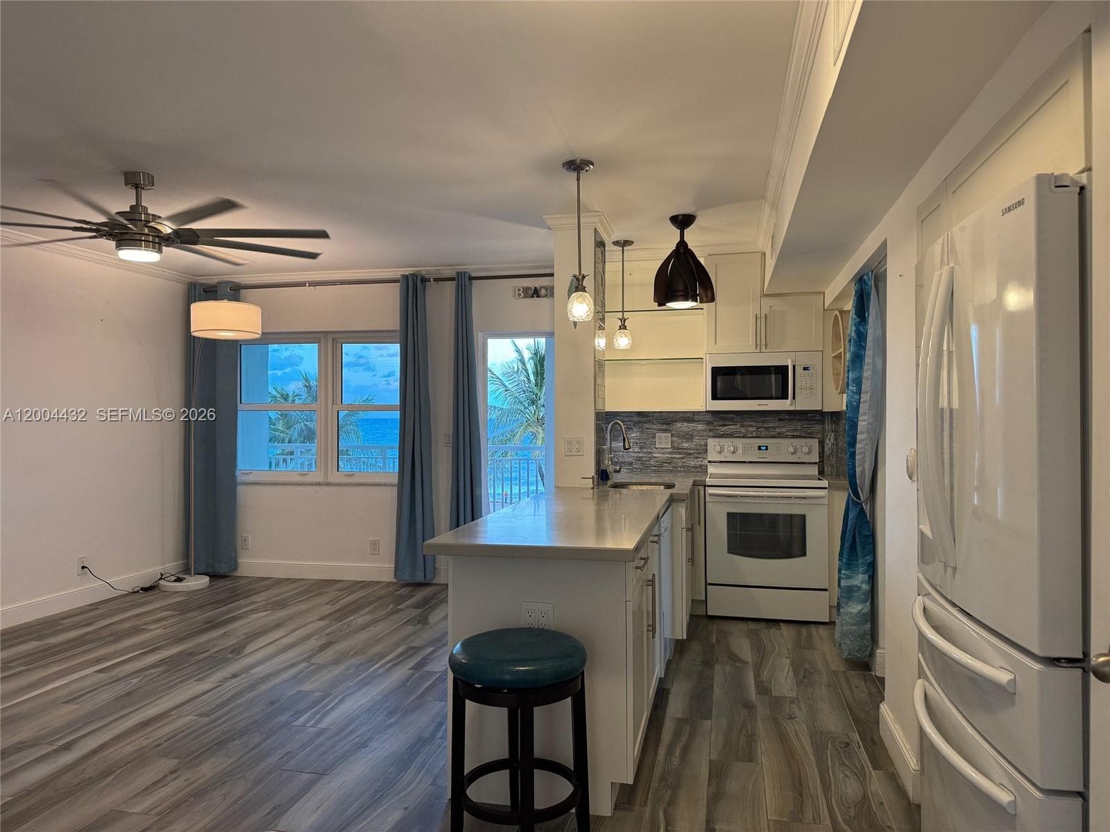 901 Surf Rd 5