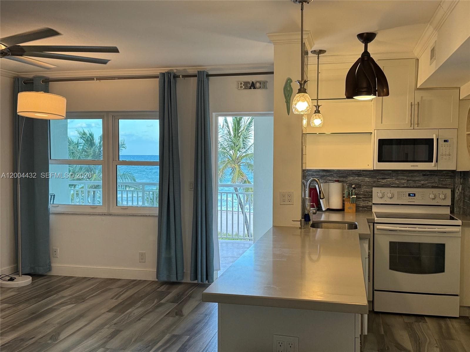 901 Surf Rd 4