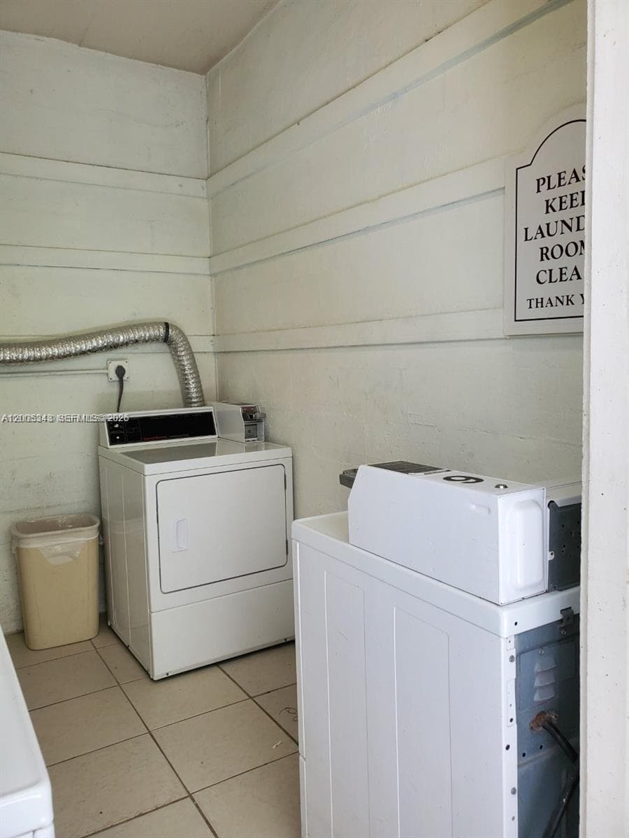1185 Marseille Dr 209 photo 18