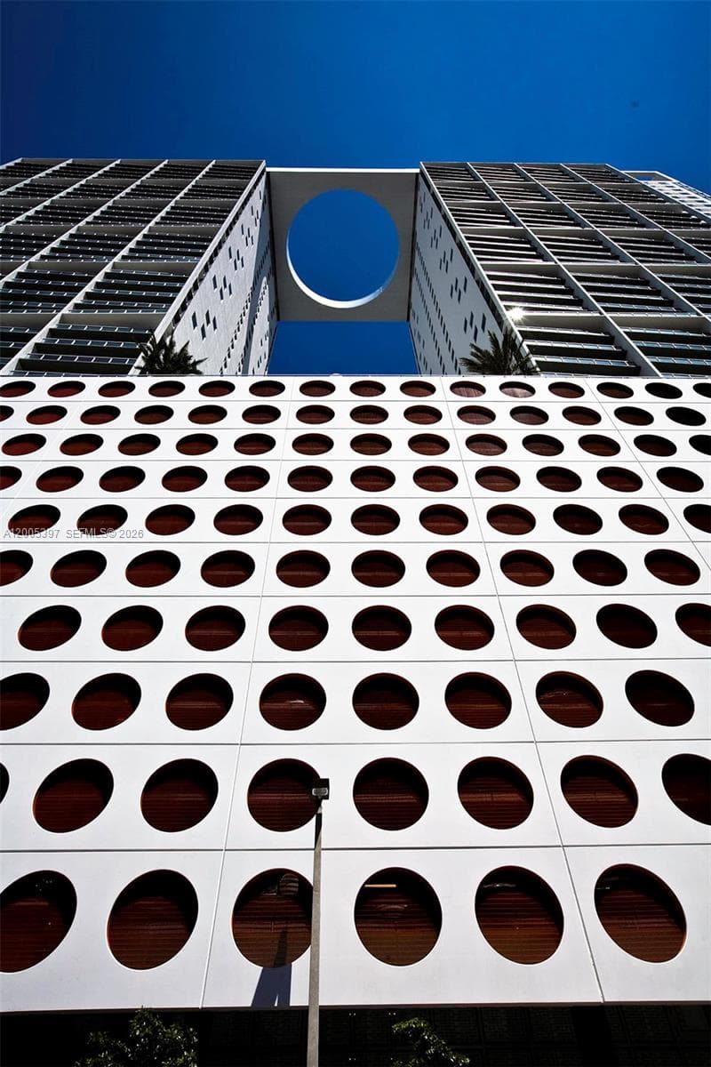 500 Brickell Ave 1405 photo 2