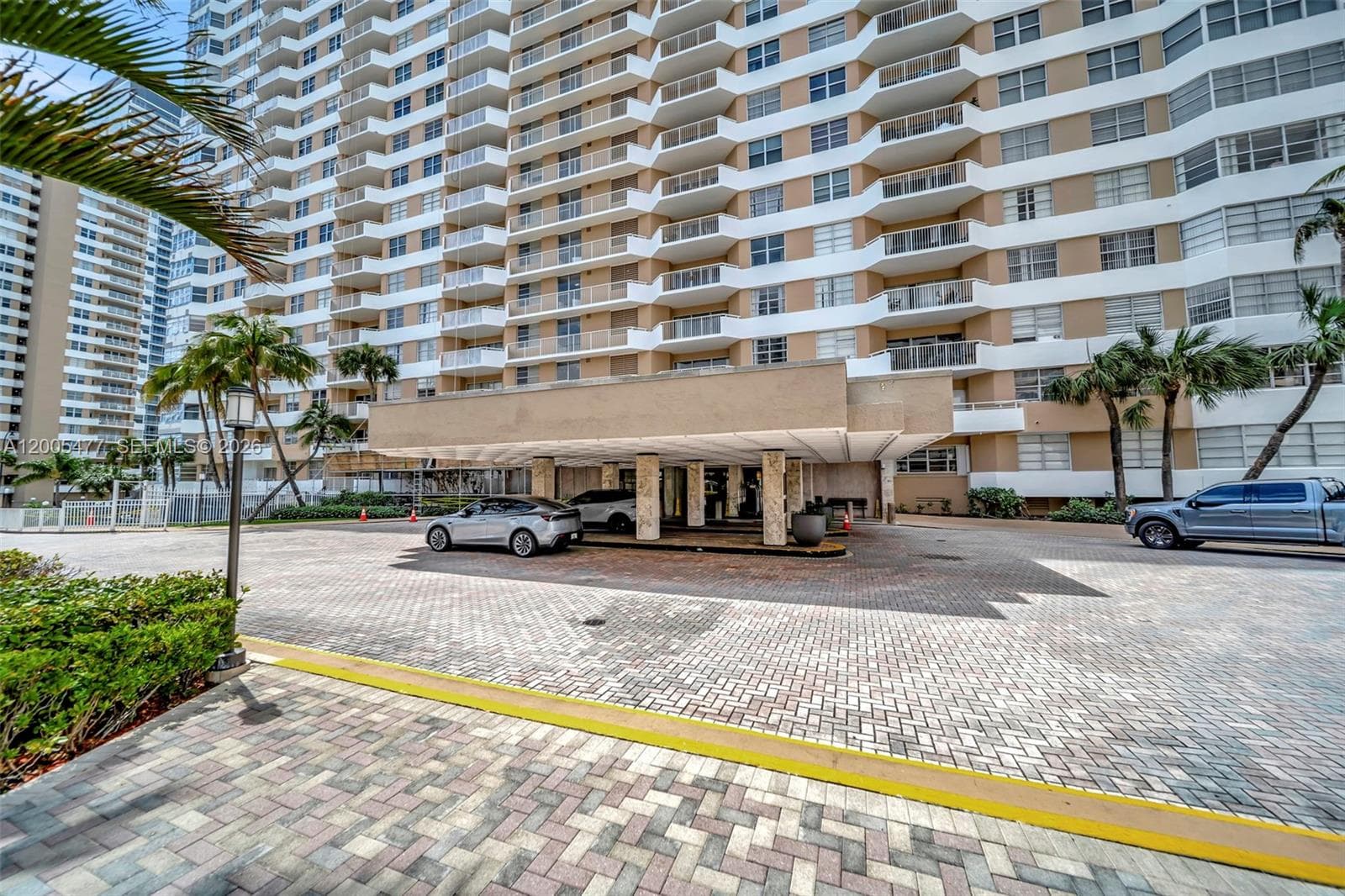 1985 S Ocean Dr 20A photo 1