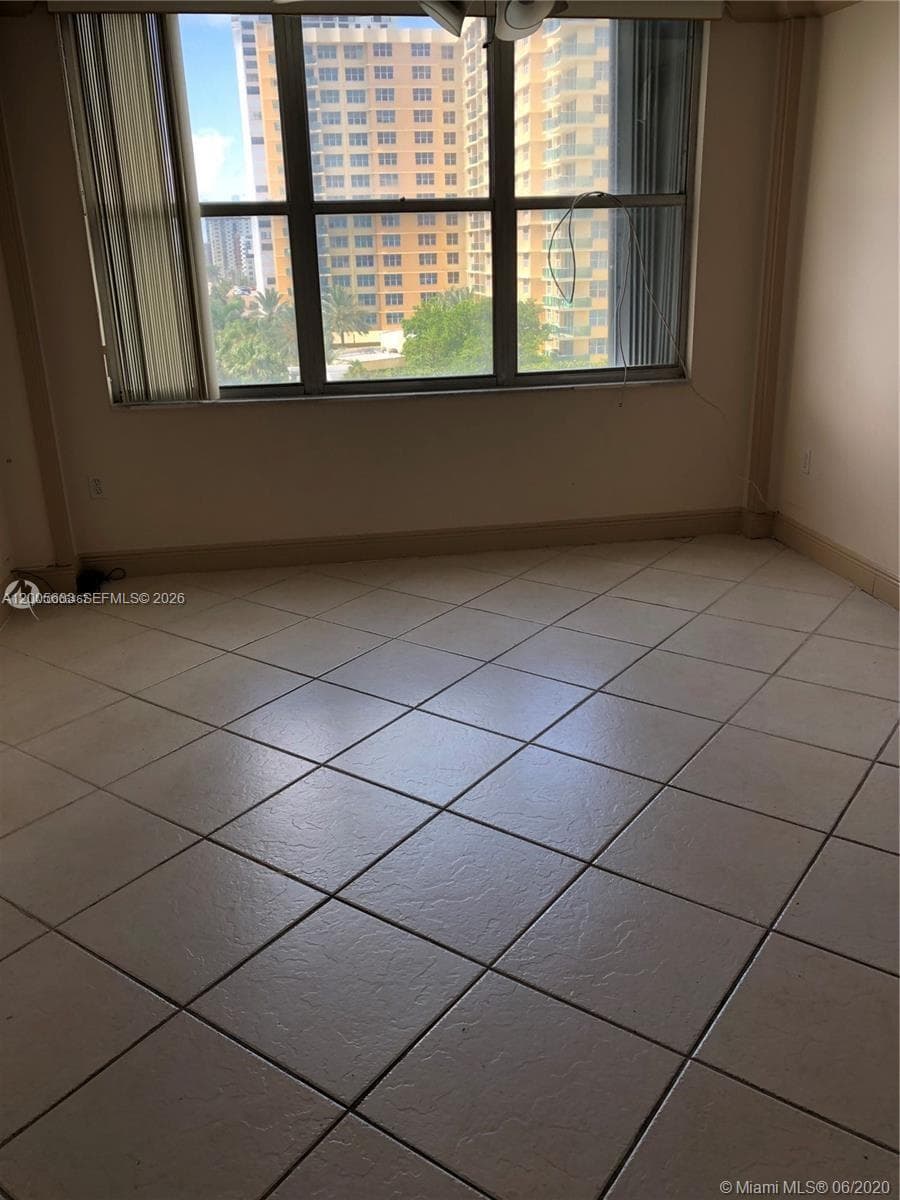 2751 Ocean Dr 4