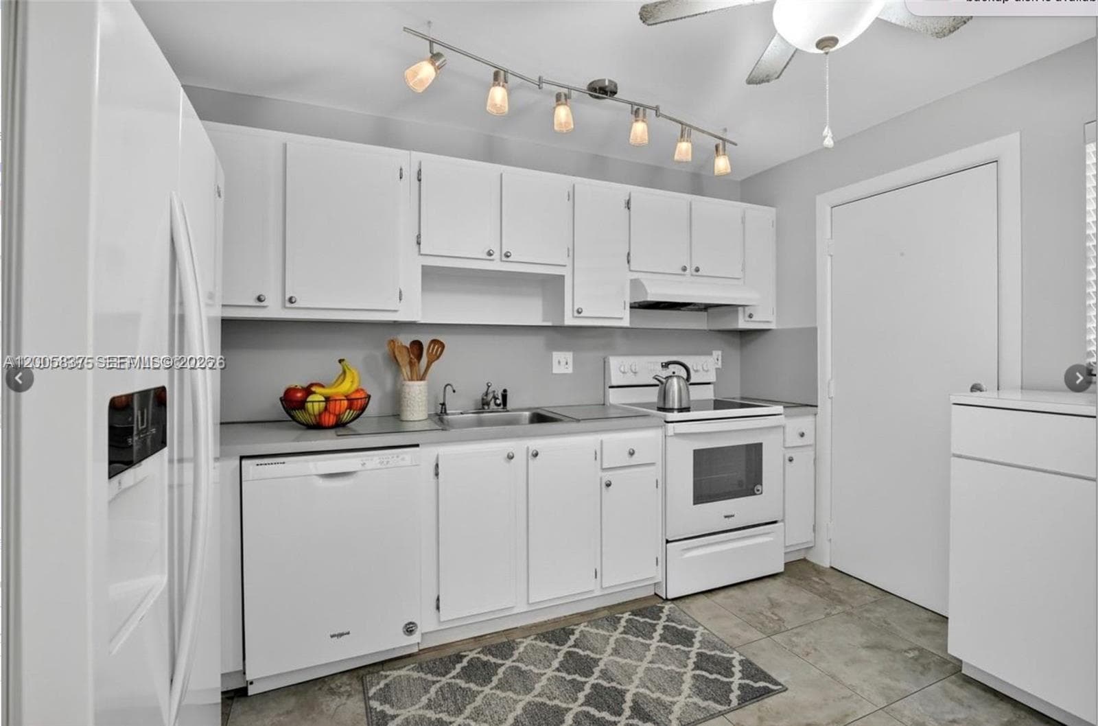3050 NE 16th Ave 407 photo 7