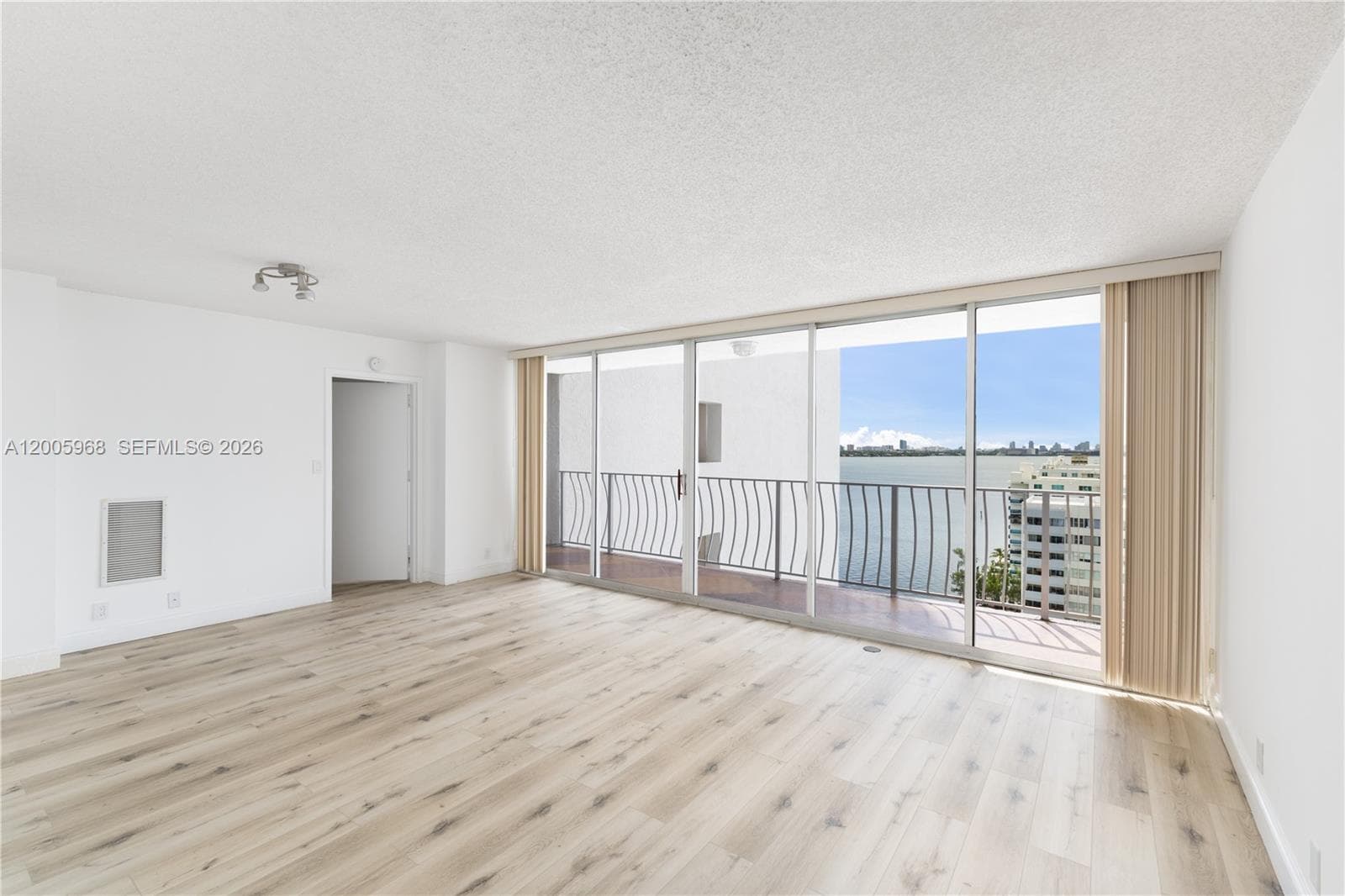 7601 E Treasure Dr 1621 photo 13