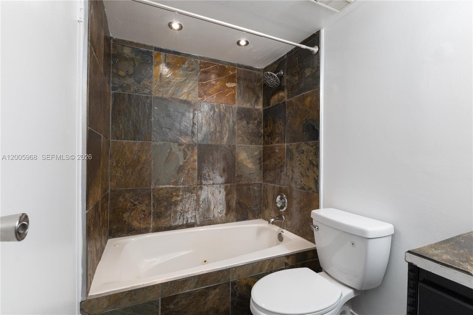 7601 E Treasure Dr 1621 photo 22