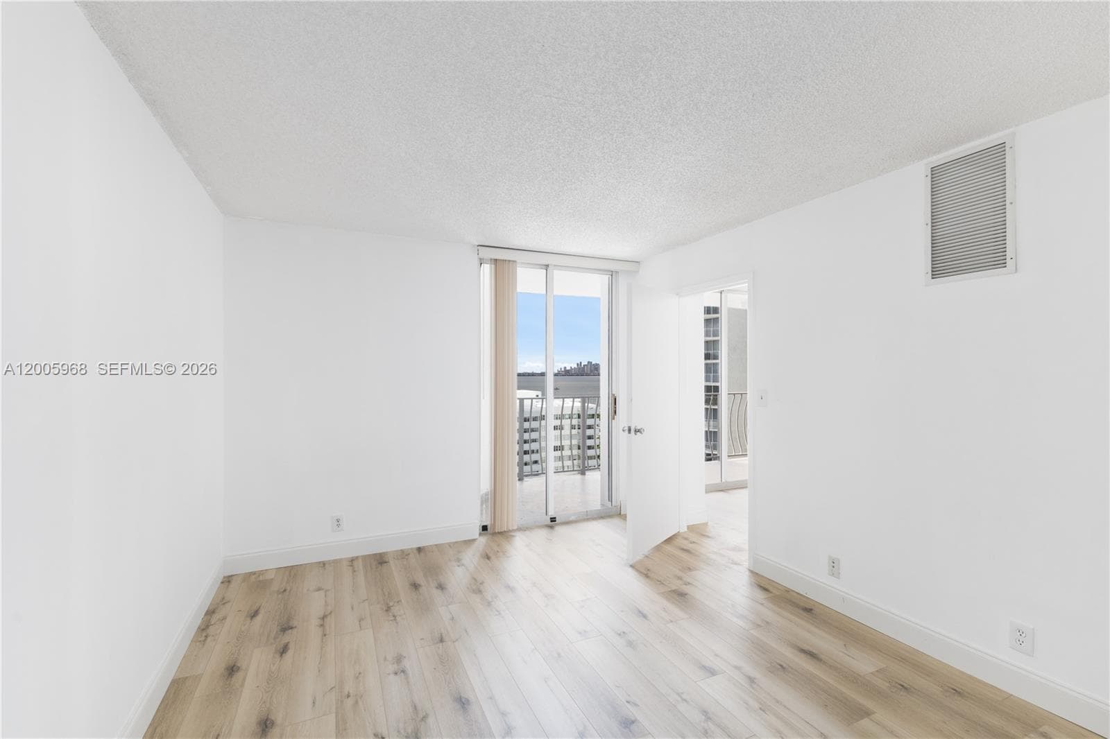 7601 E Treasure Dr 1621 photo 18
