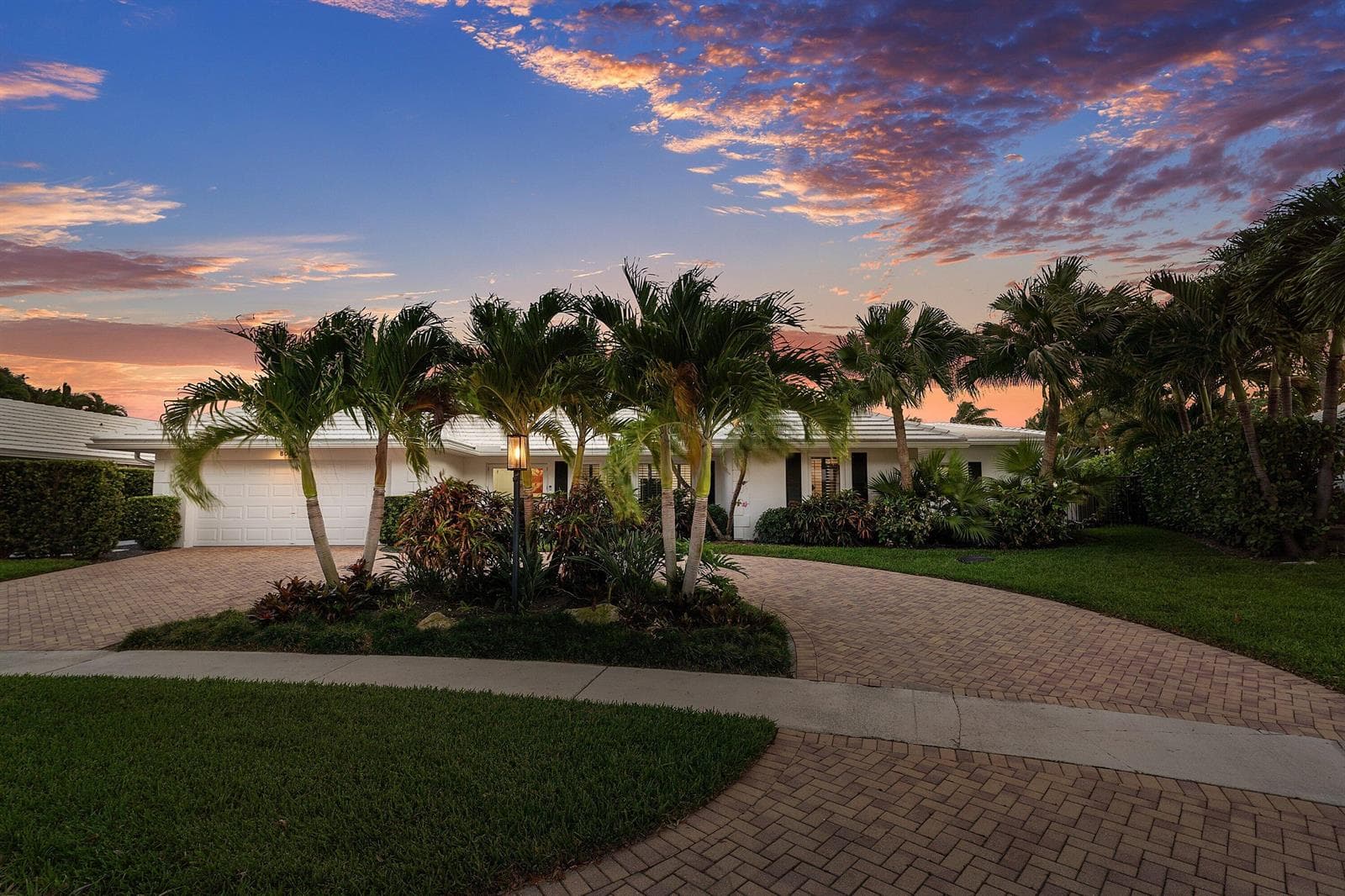 800 Holly Lane 2