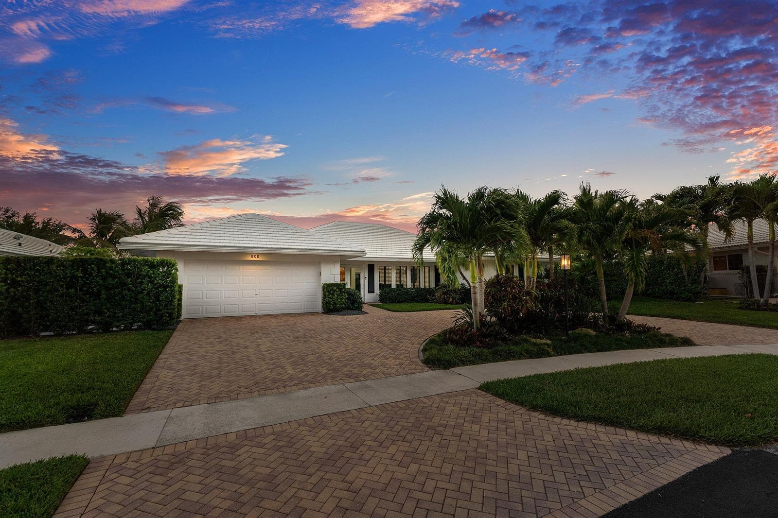 800 Holly Lane 3
