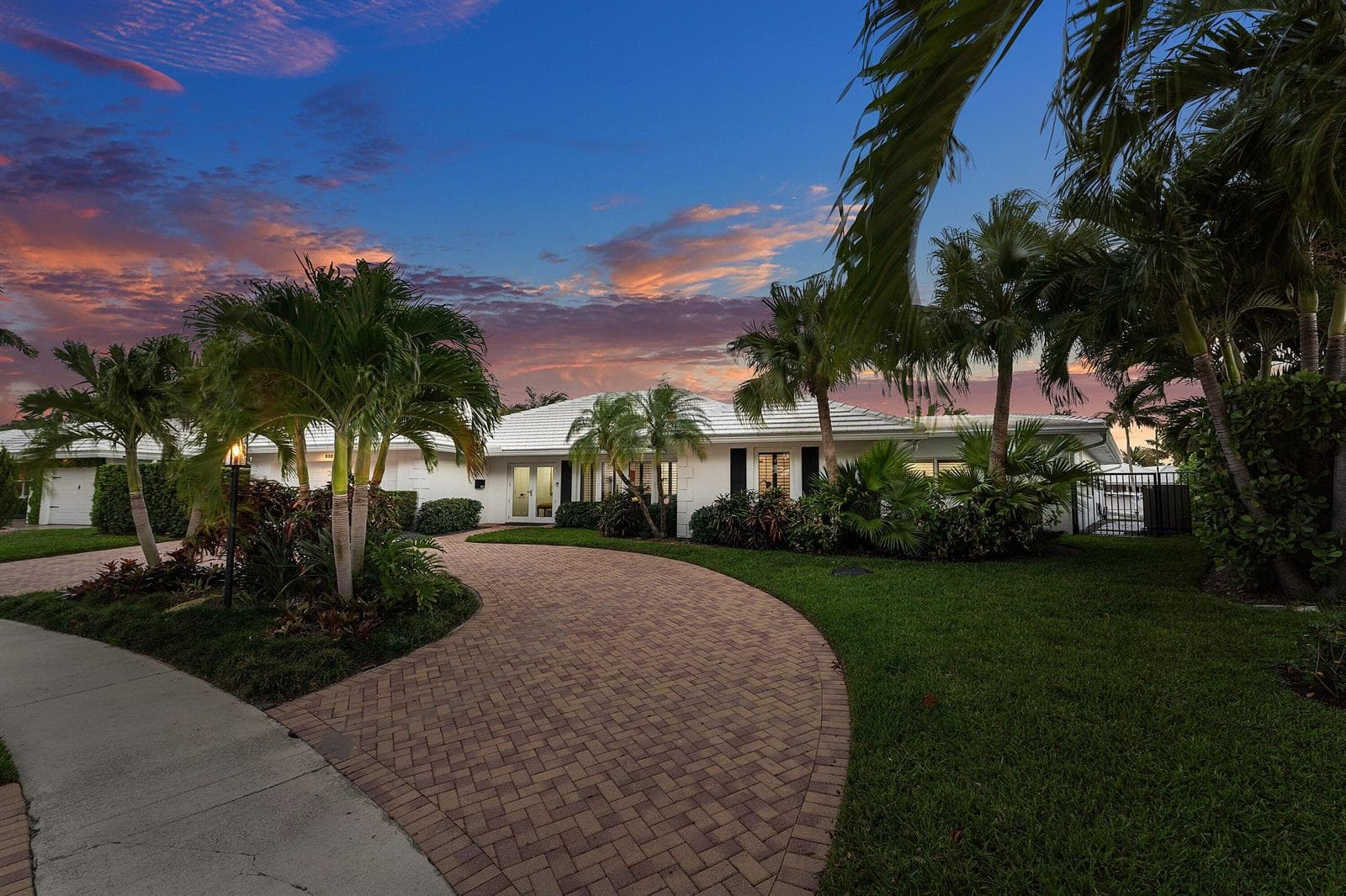 800 Holly Lane 4