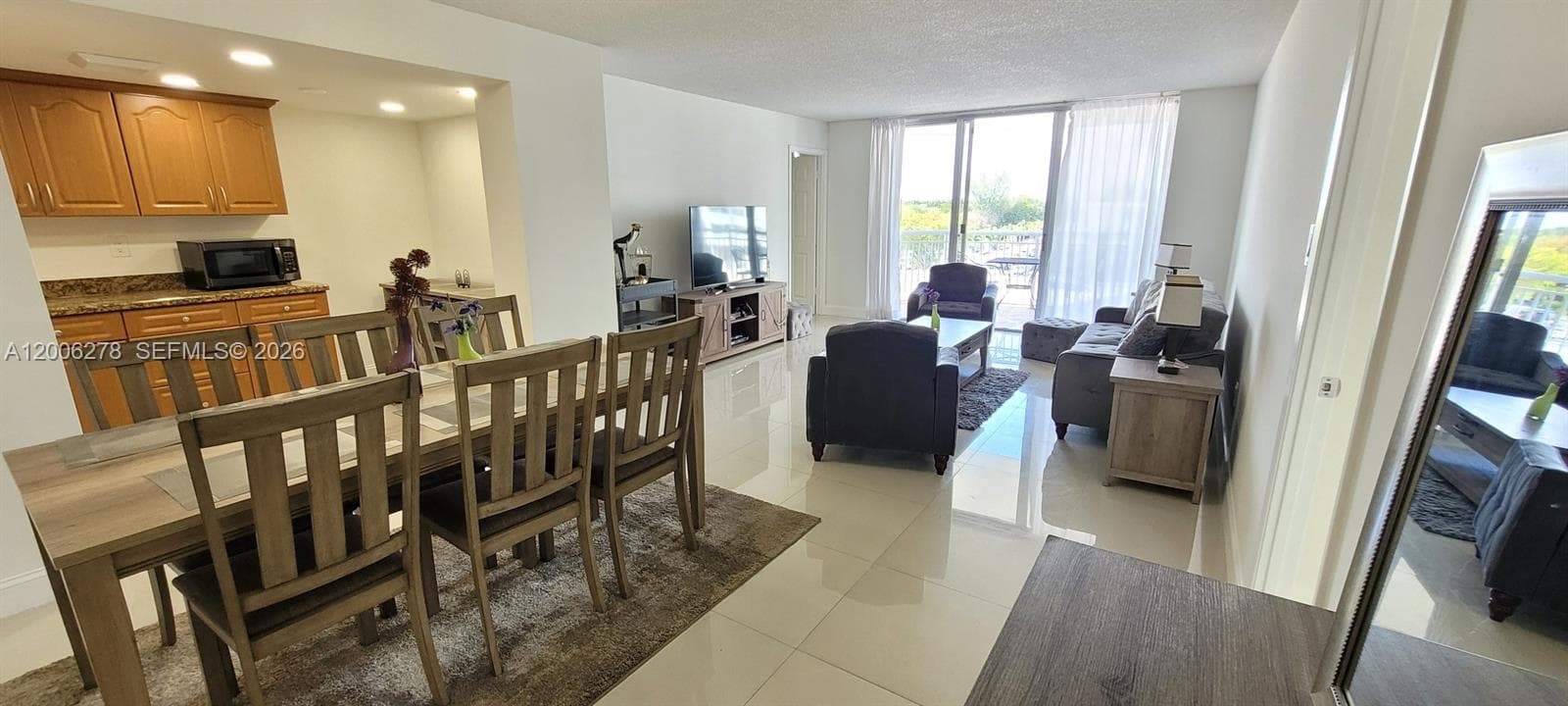 18011 Biscayne Blvd 402 photo 1