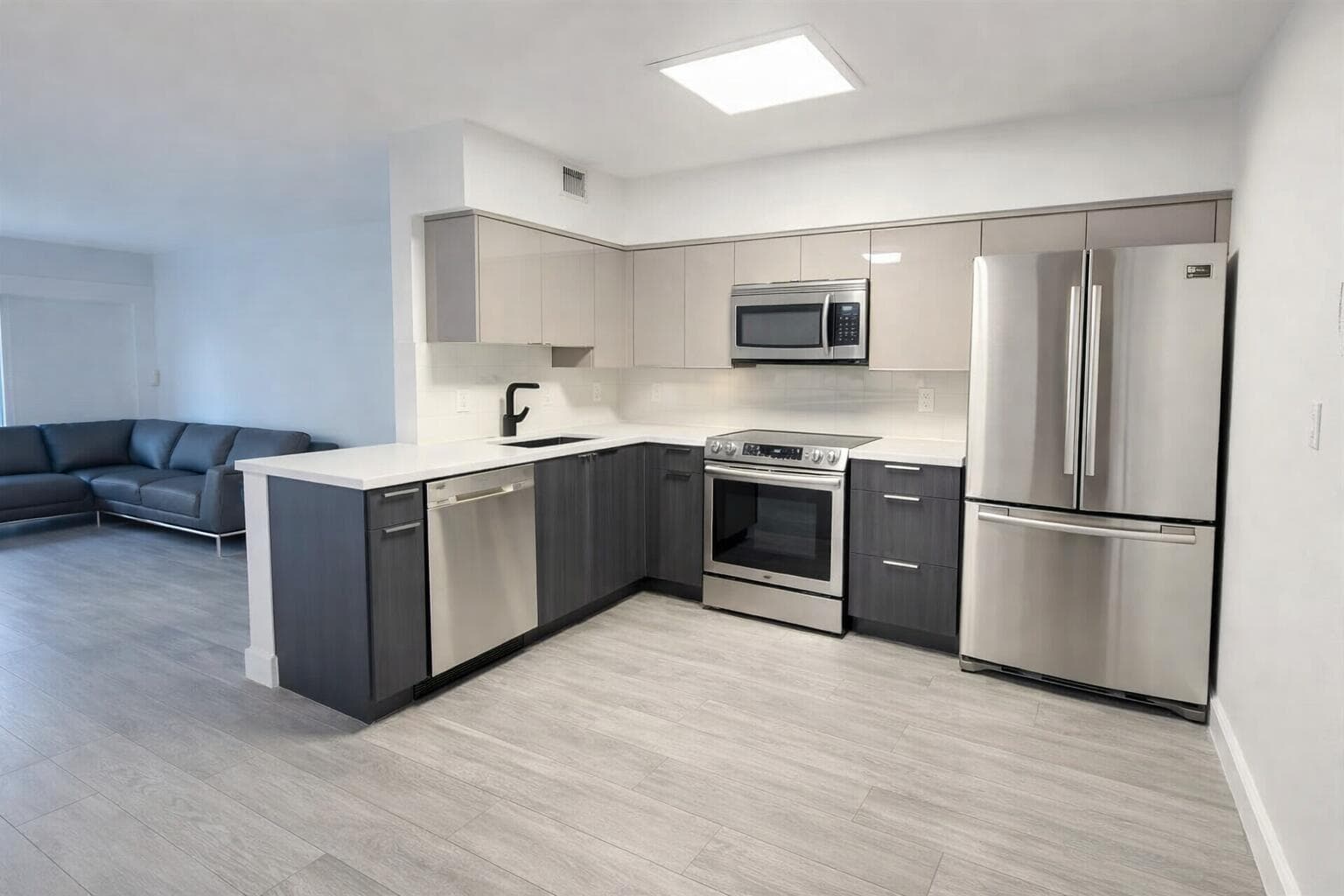3220 Bayview Drive #211 2
