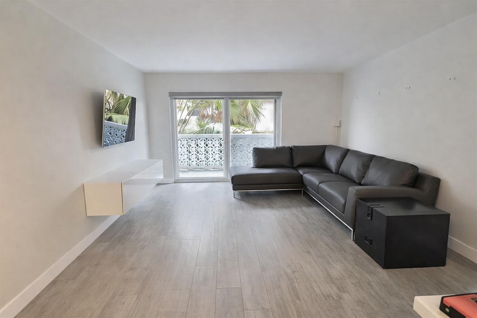 3220 Bayview Drive #211 3