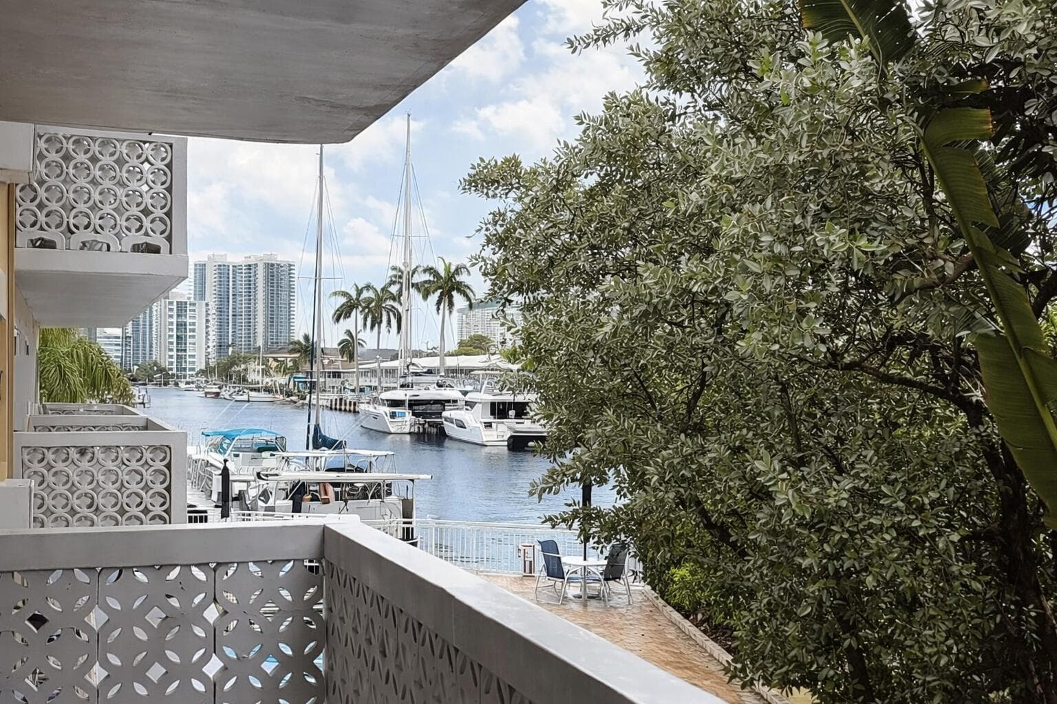 3220 Bayview Drive #211 1