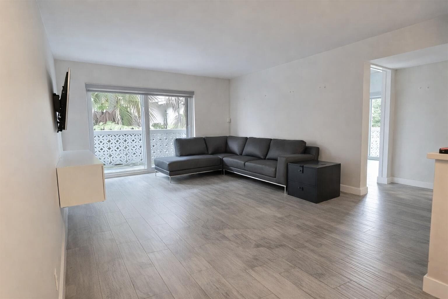 3220 Bayview Drive #211 4