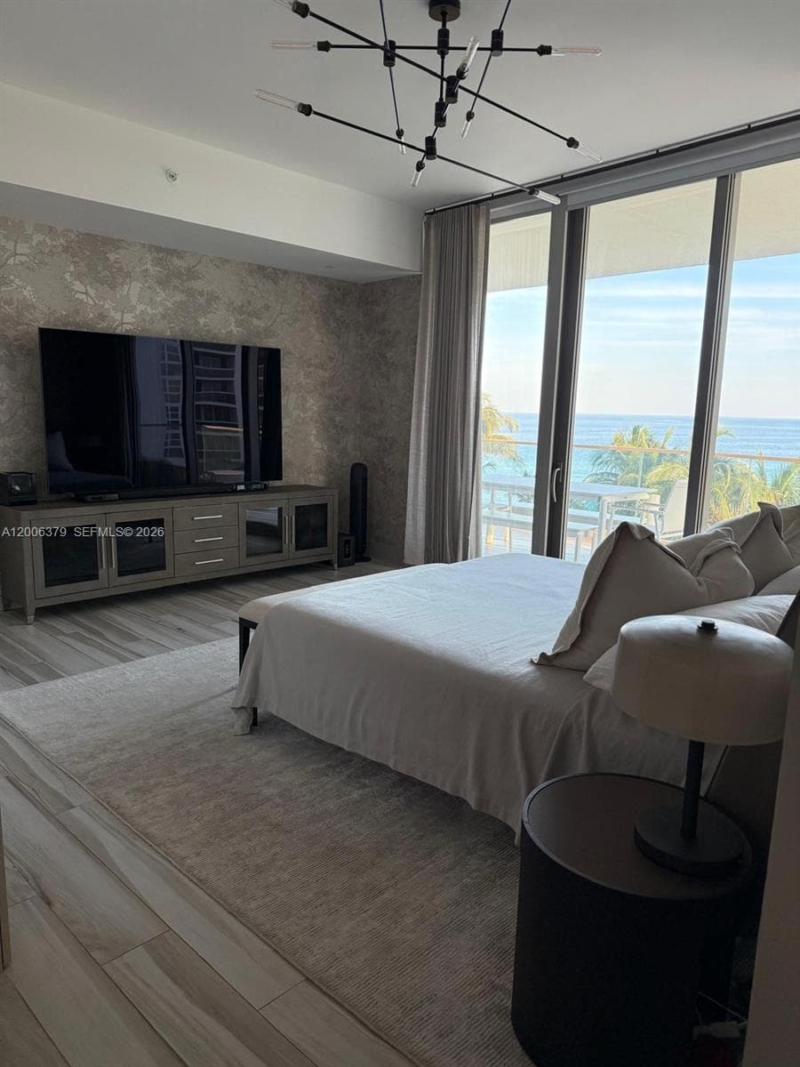 18975 Collins Ave 2
