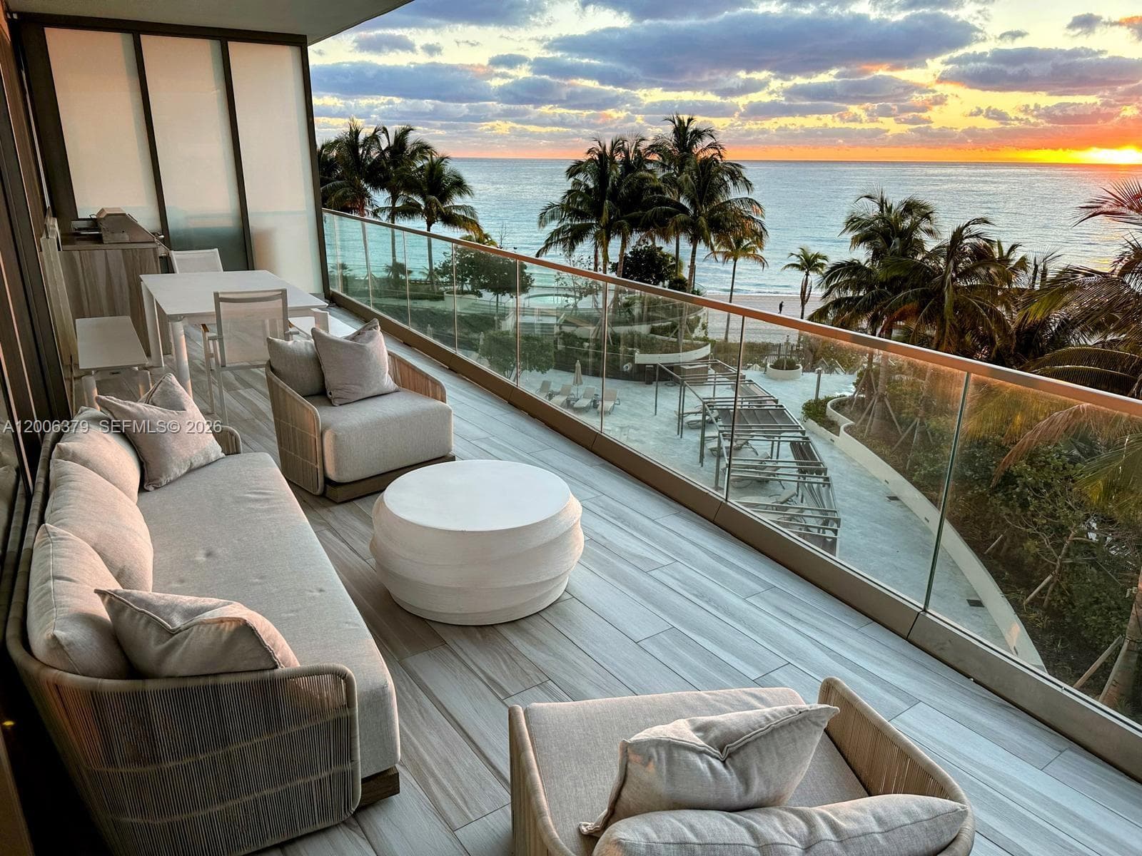 18975 Collins Ave 1