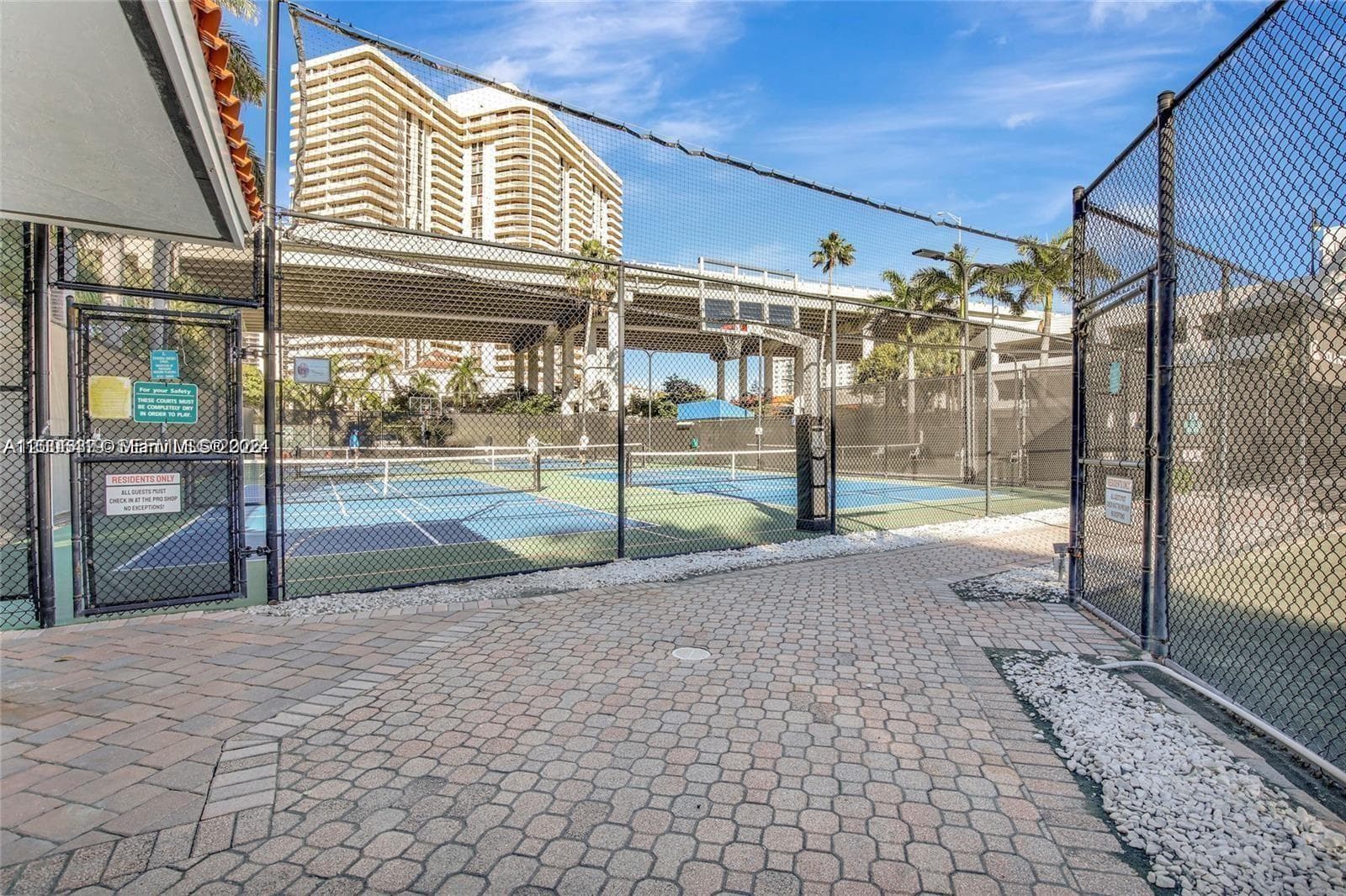 3600 Mystic Pointe Dr 511 photo 13