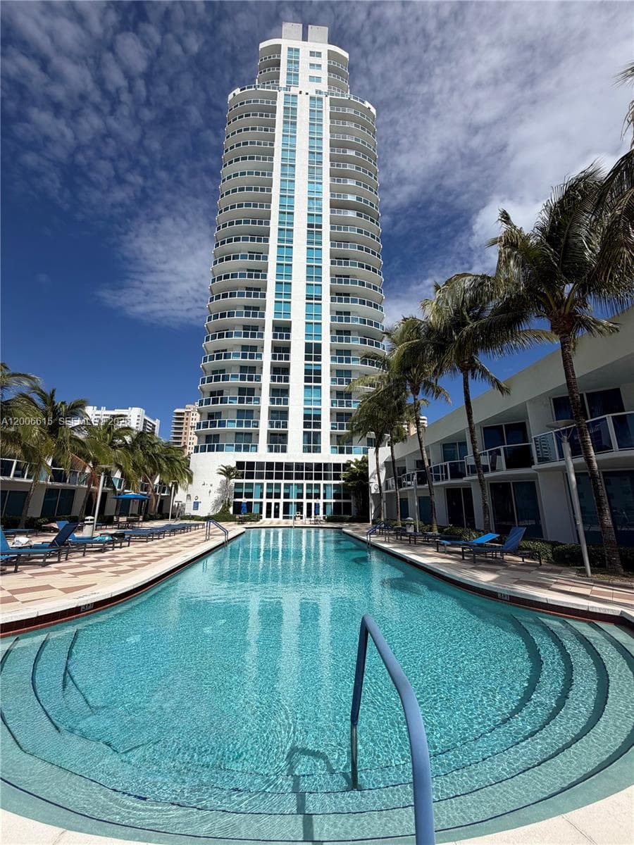 1945 S Ocean Dr 603 photo 1