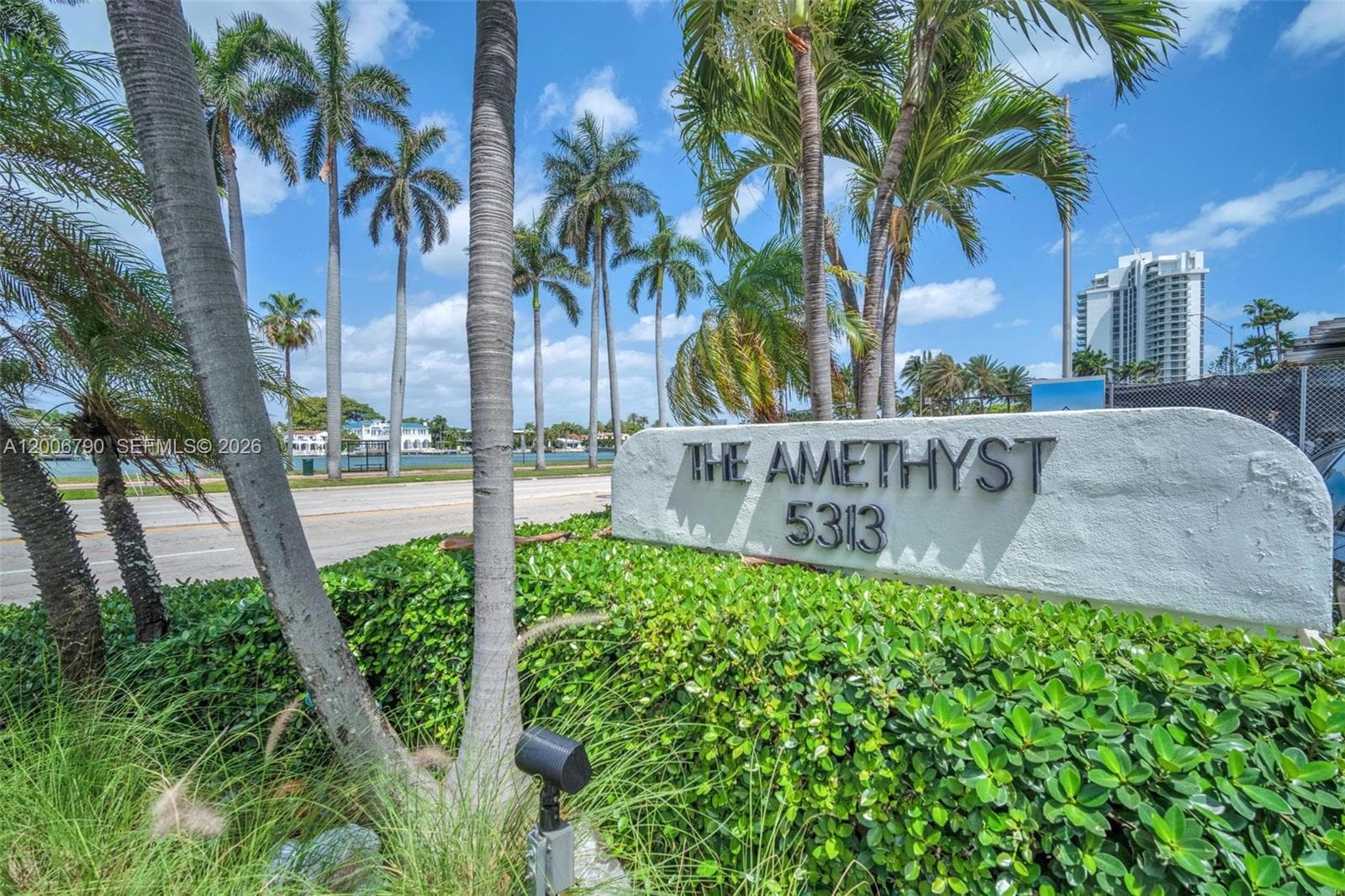 5313 Collins Ave 204 photo 3