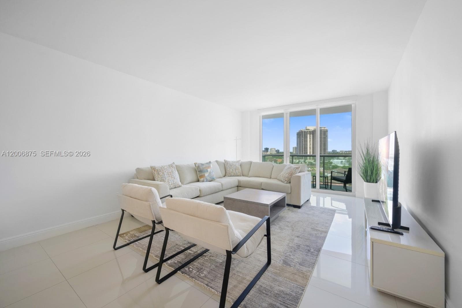 19370 Collins Ave 1122 photo 4