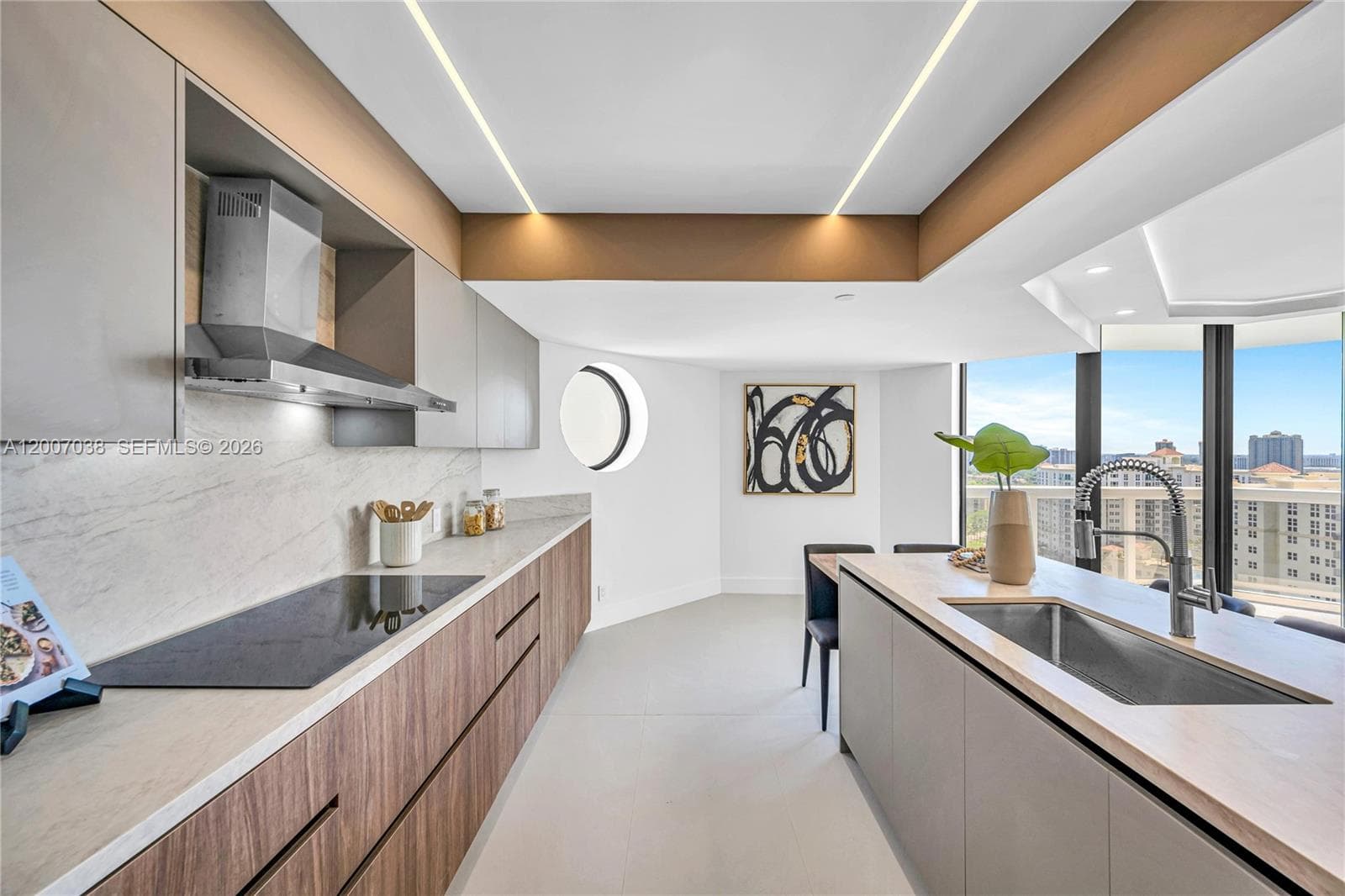 20185 E Country Club Dr 1904 photo 1